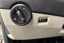 Valkoinen Volkswagen Transporter 2017 kuva 18.