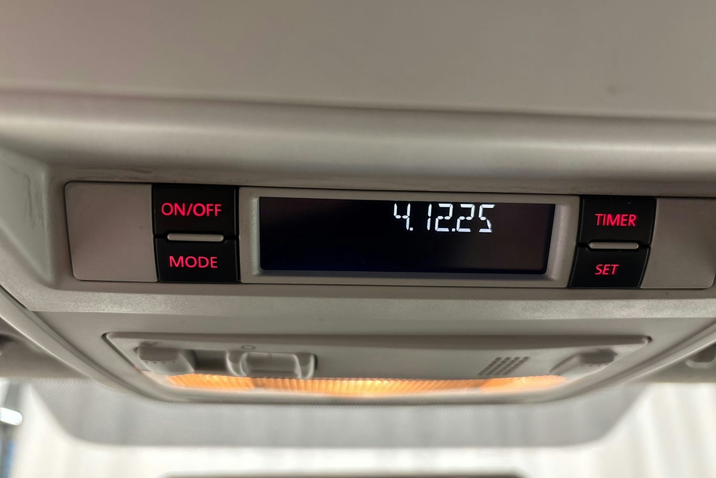 Valkoinen Volkswagen Transporter 2017 kuva 22.