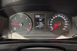 Valkoinen Volkswagen Transporter 2017 kuva 23.