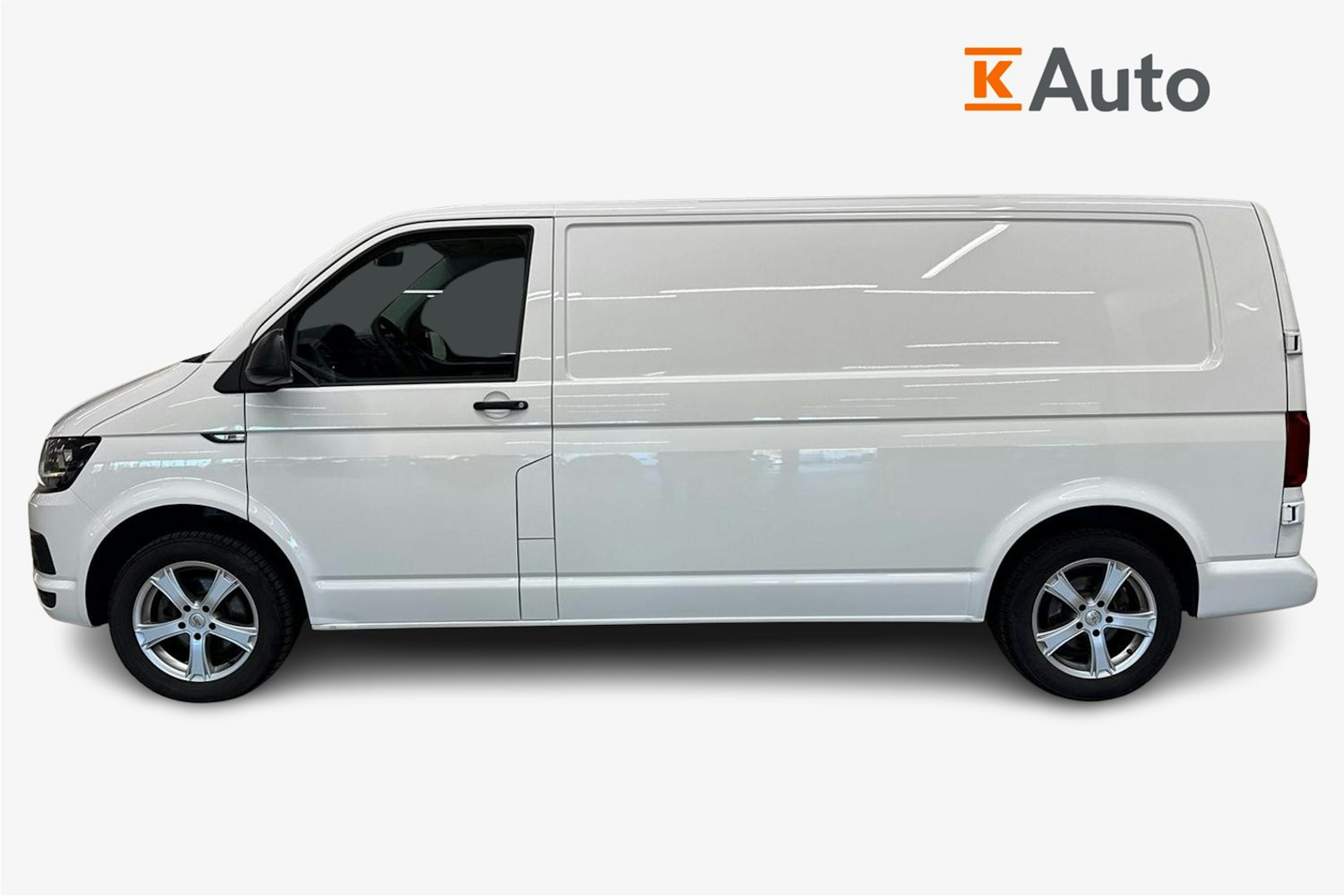 valkoinen Volkswagen Transporter 2017 kuva 6.