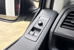 valkoinen Volkswagen Transporter 2017 kuva 13.