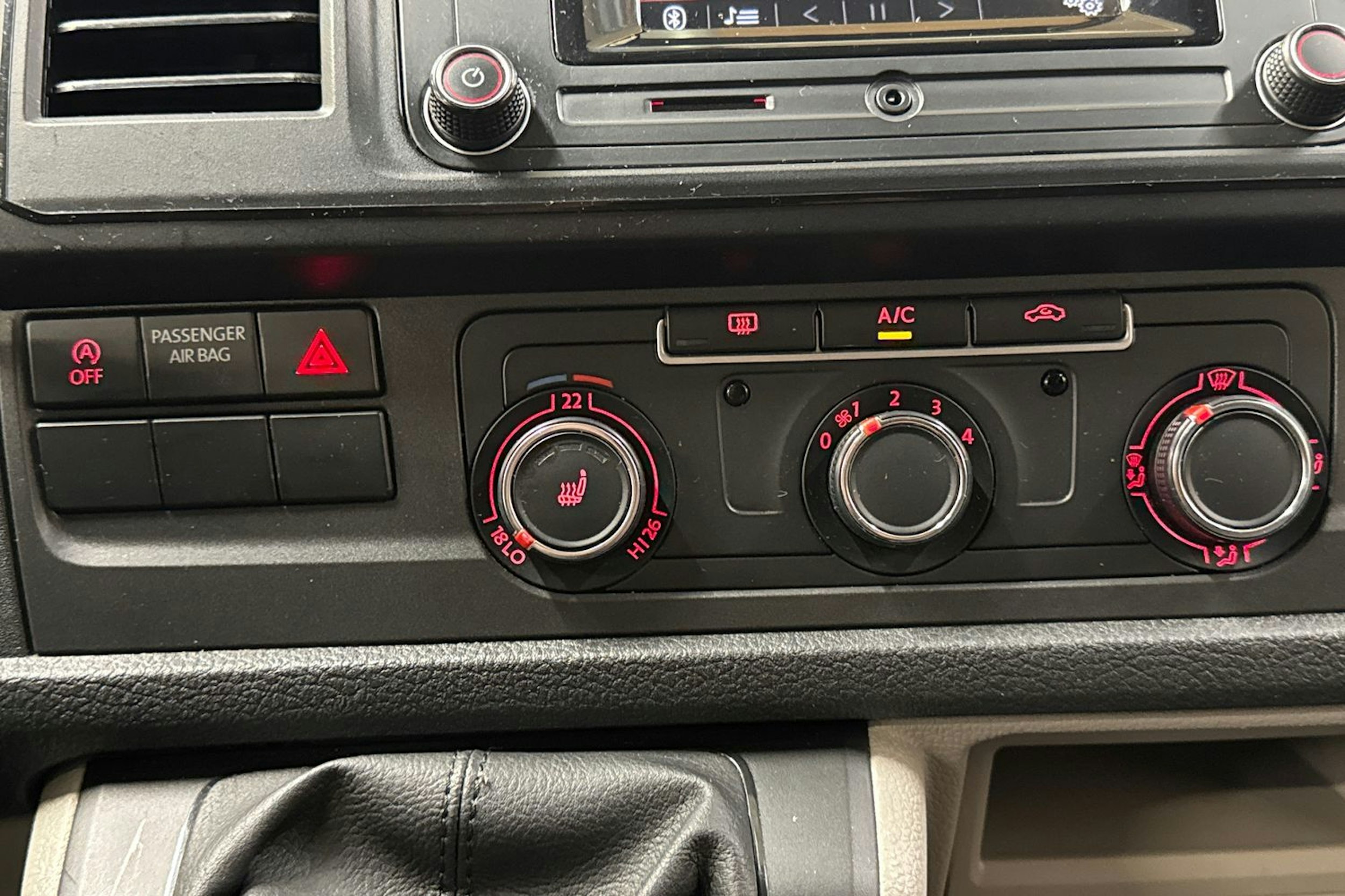 valkoinen Volkswagen Transporter 2017 kuva 18.