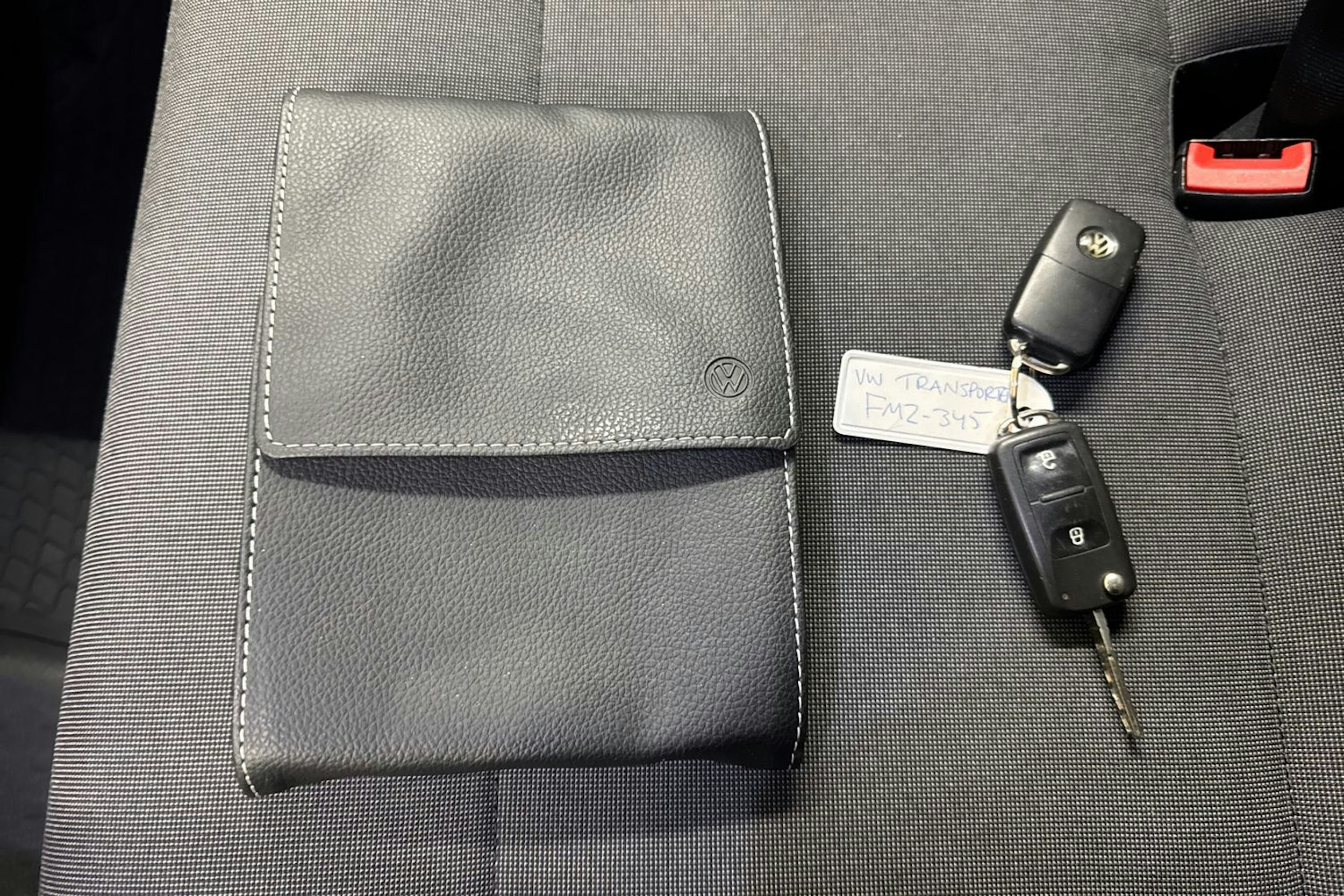 valkoinen Volkswagen Transporter 2017 kuva 23.