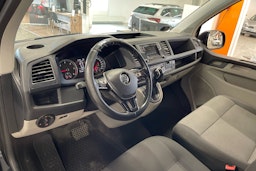 musta Volkswagen Transporter 2017 kuva 6.