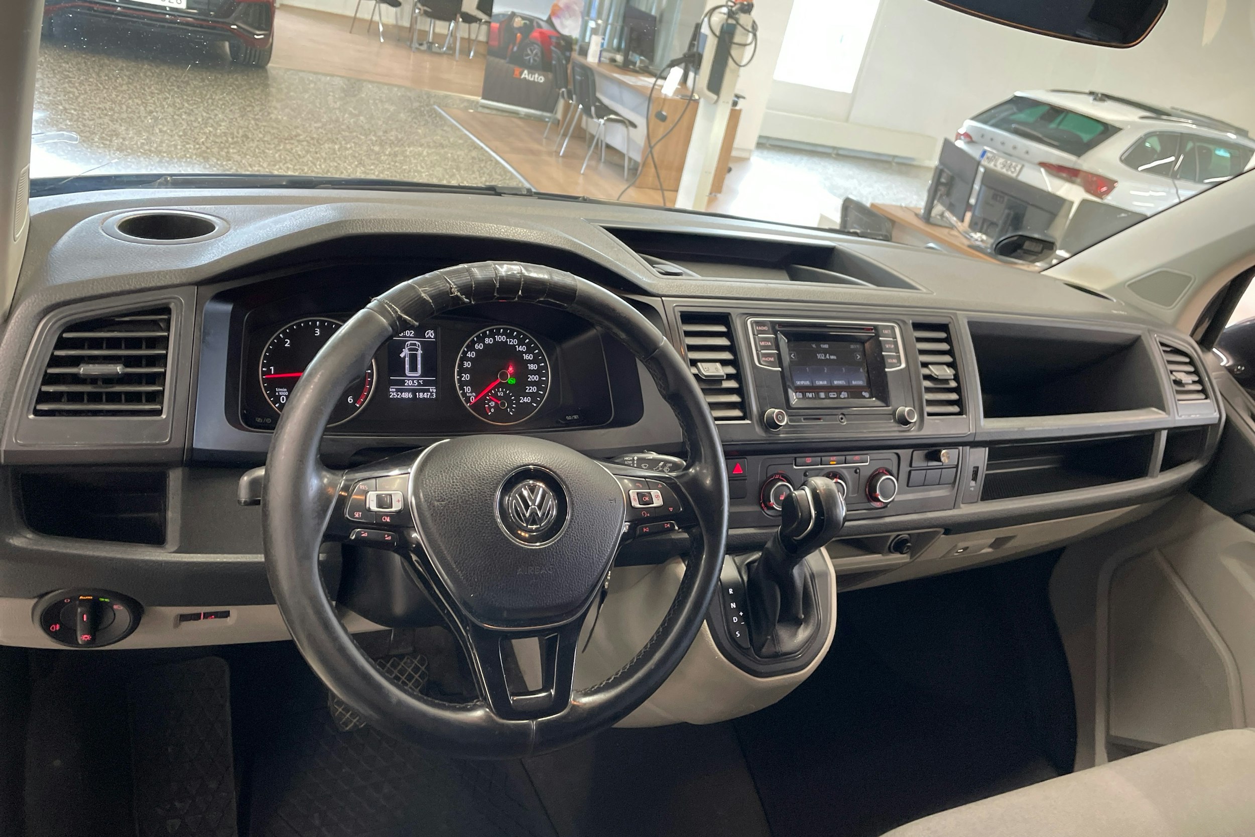 musta Volkswagen Transporter 2017 kuva 7.