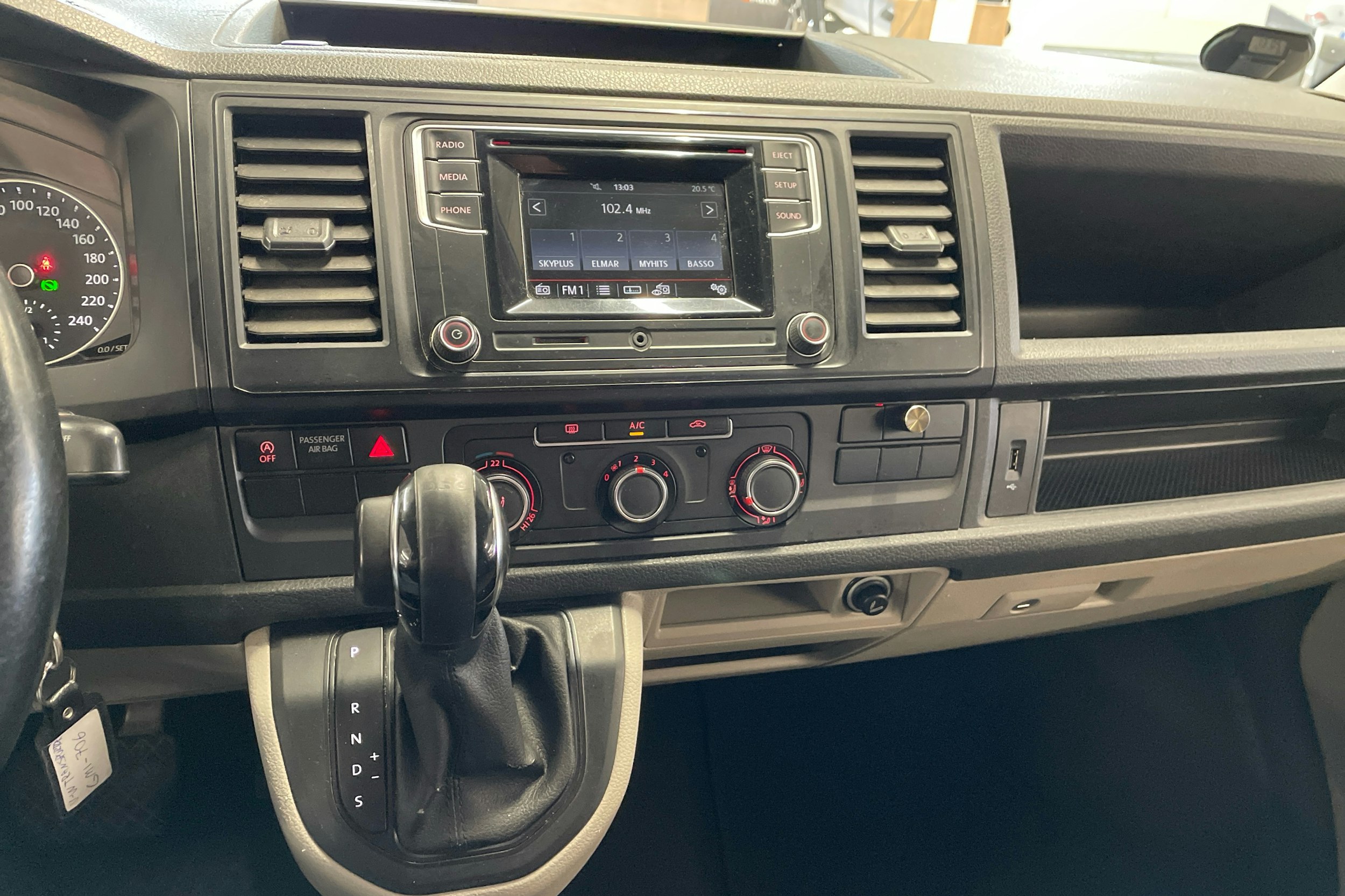 musta Volkswagen Transporter 2017 kuva 14.