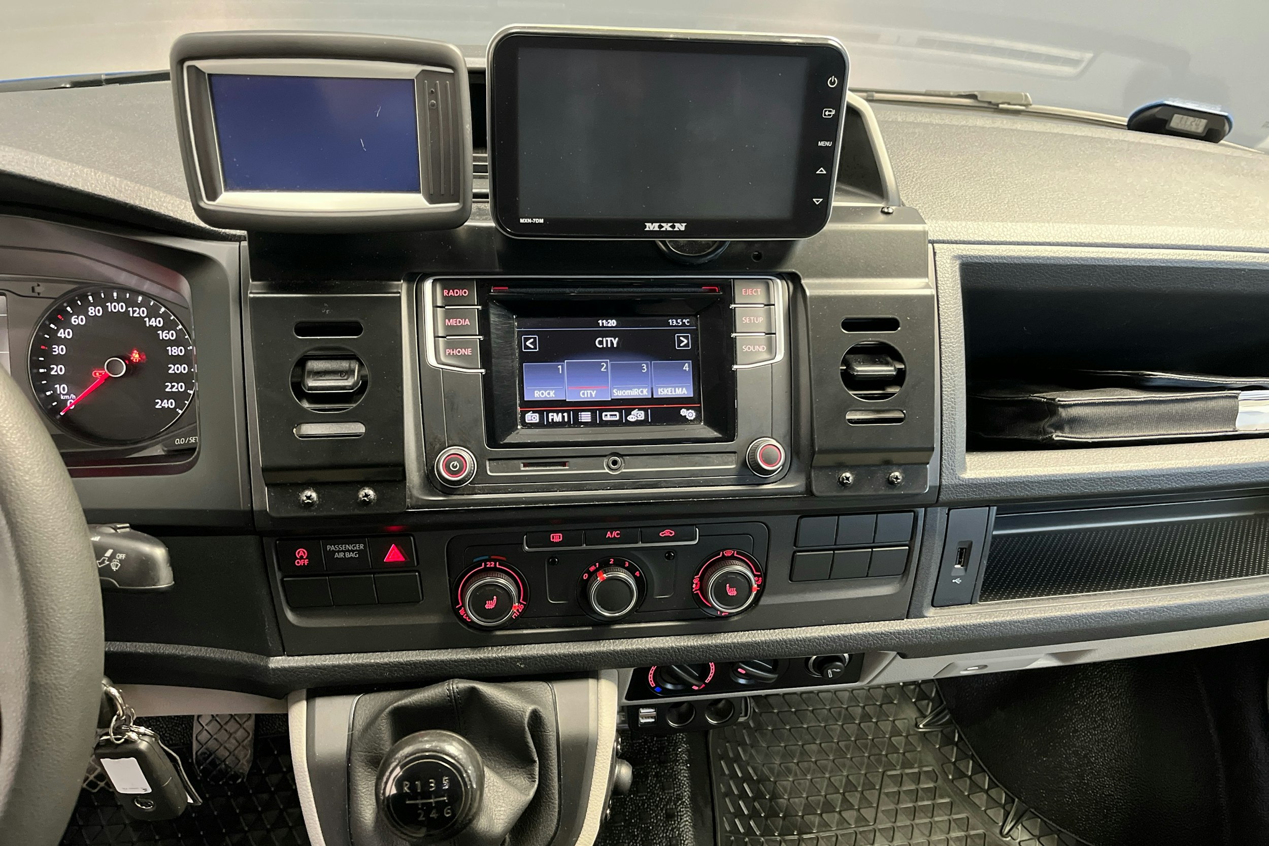 Sininen Volkswagen Transporter 2017 kuva 20.