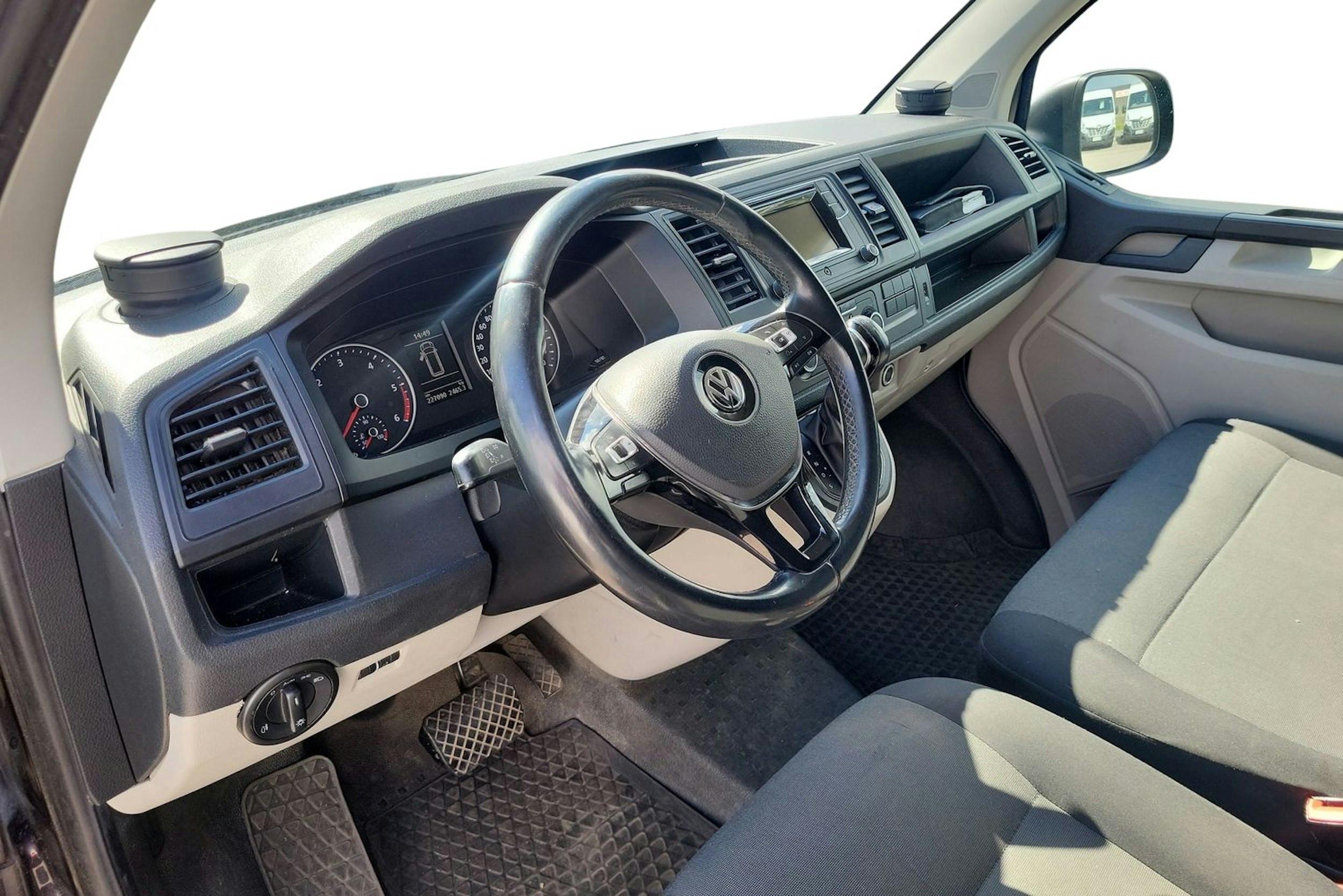 Violetti Volkswagen TRANSPORTER 2017 kuva 4.