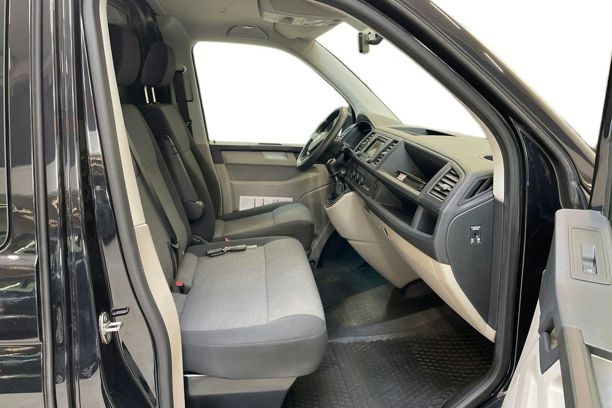 musta Volkswagen Transporter 2017 kuva 10.