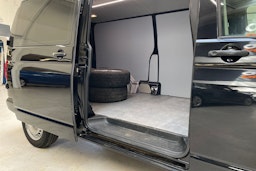 musta Volkswagen Transporter 2017 kuva 15.