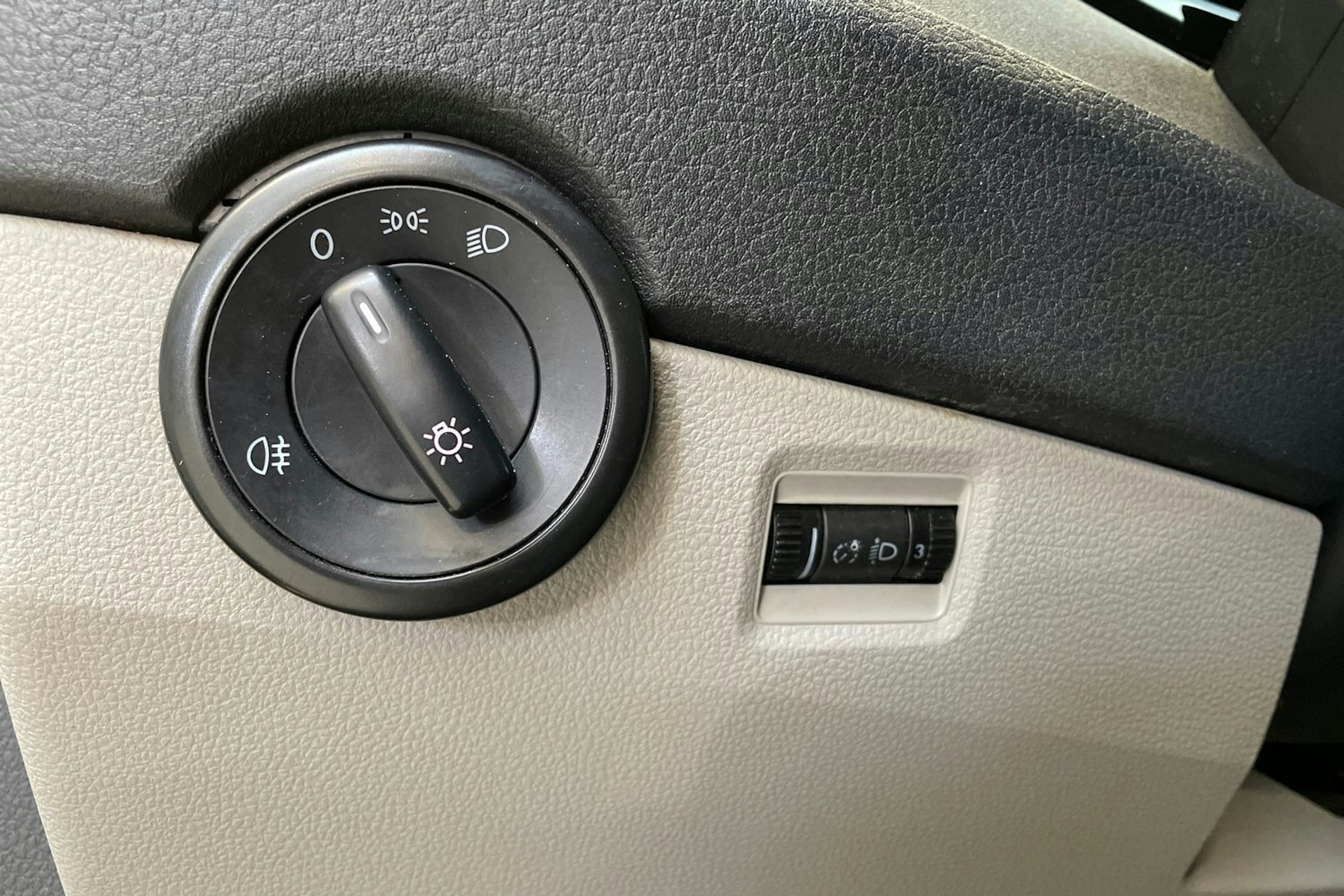 musta Volkswagen Transporter 2017 kuva 22.