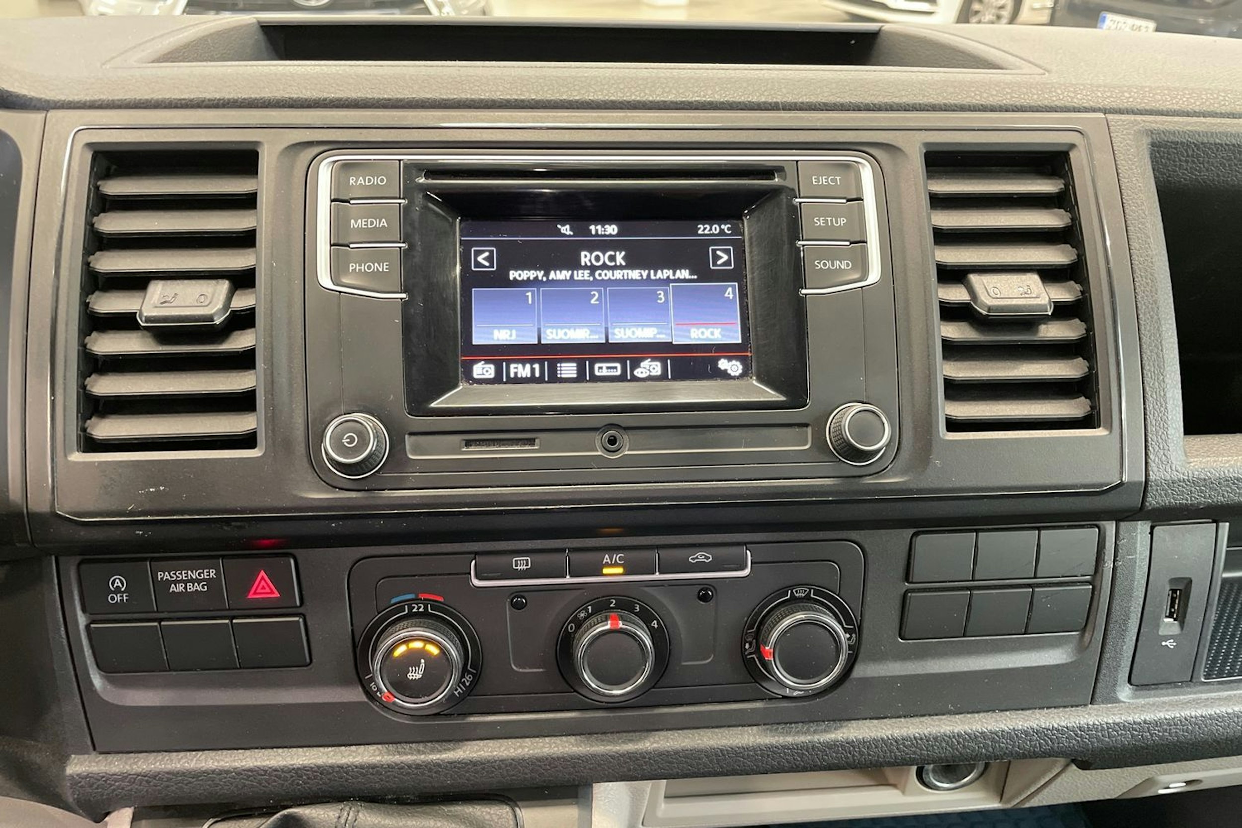 musta Volkswagen Transporter 2017 kuva 25.
