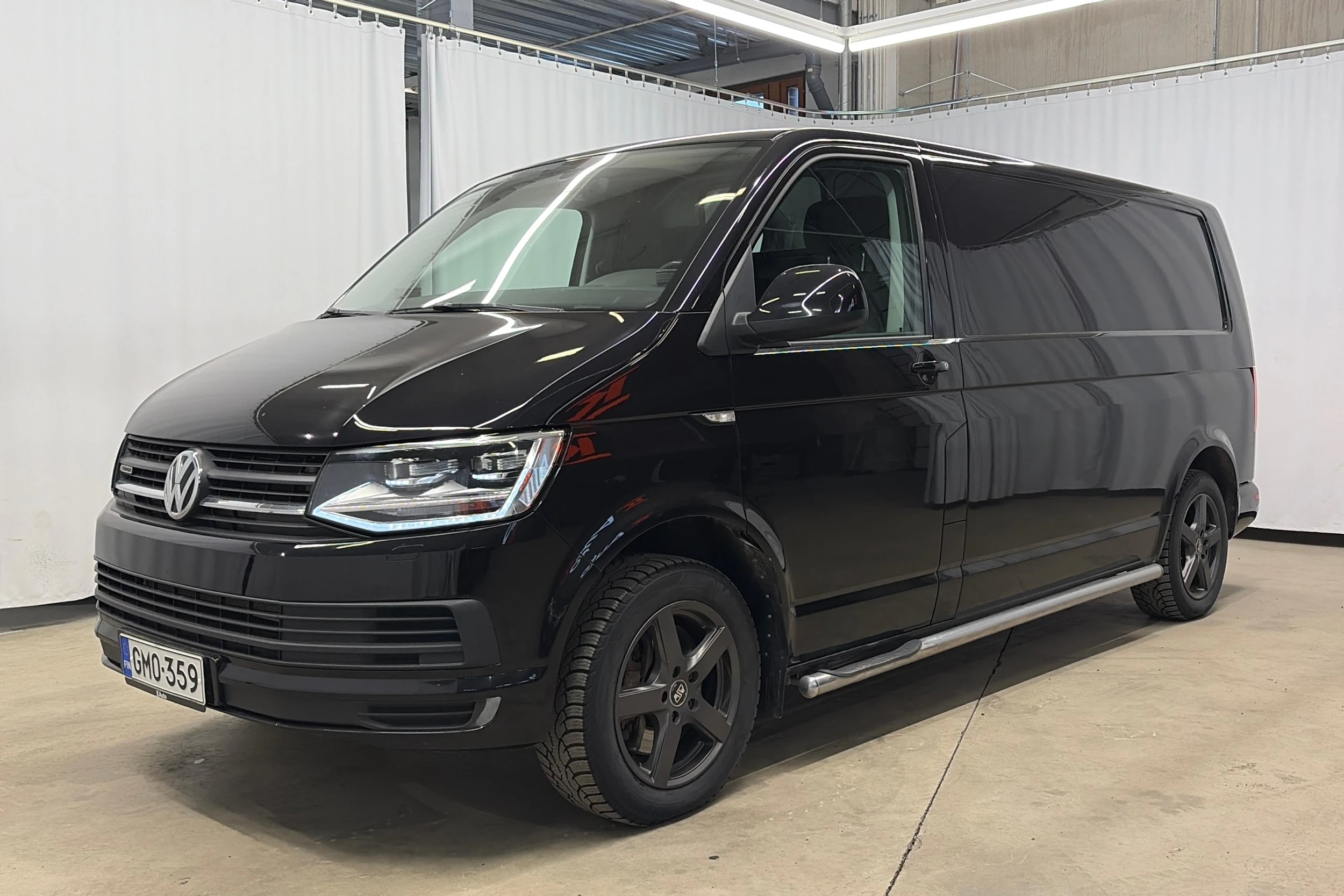 musta Volkswagen Transporter 2017 kuva 7.