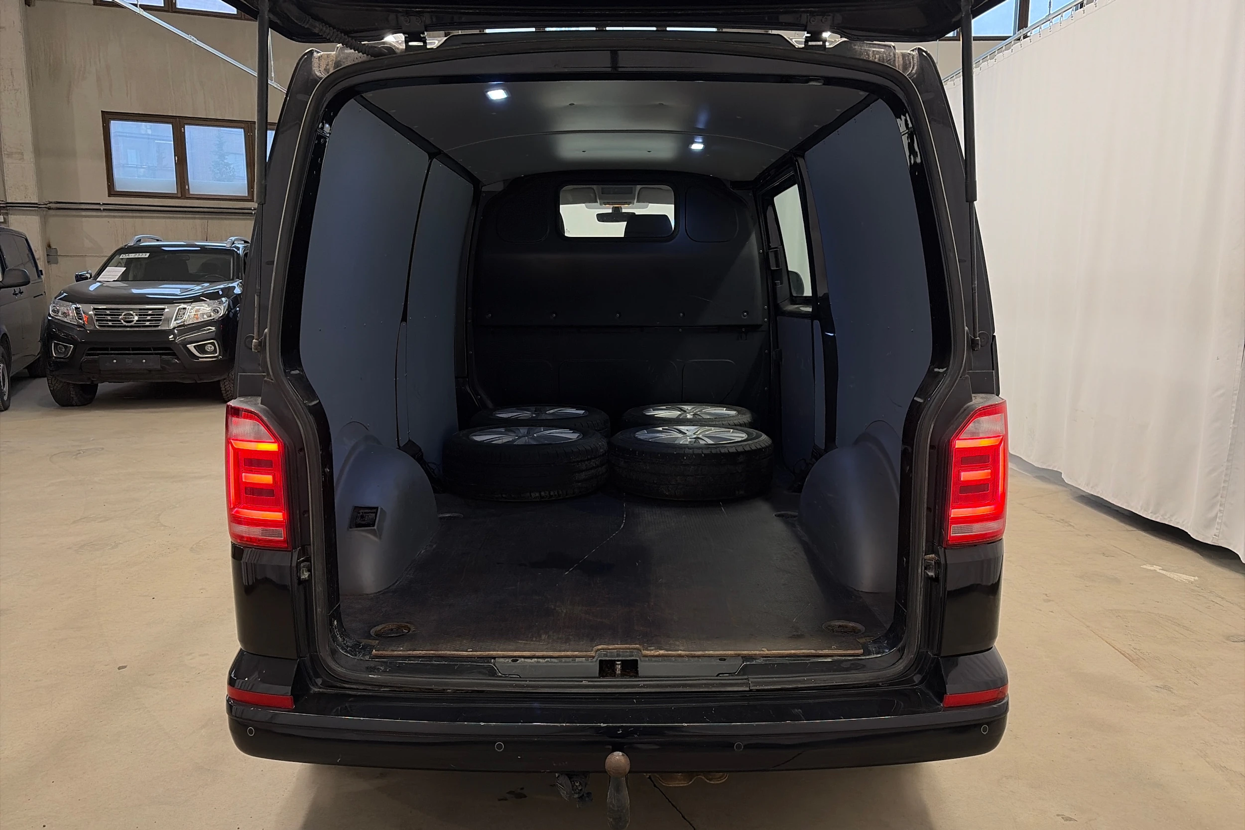 musta Volkswagen Transporter 2017 kuva 10.