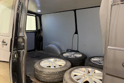 musta Volkswagen Transporter 2017 kuva 11.