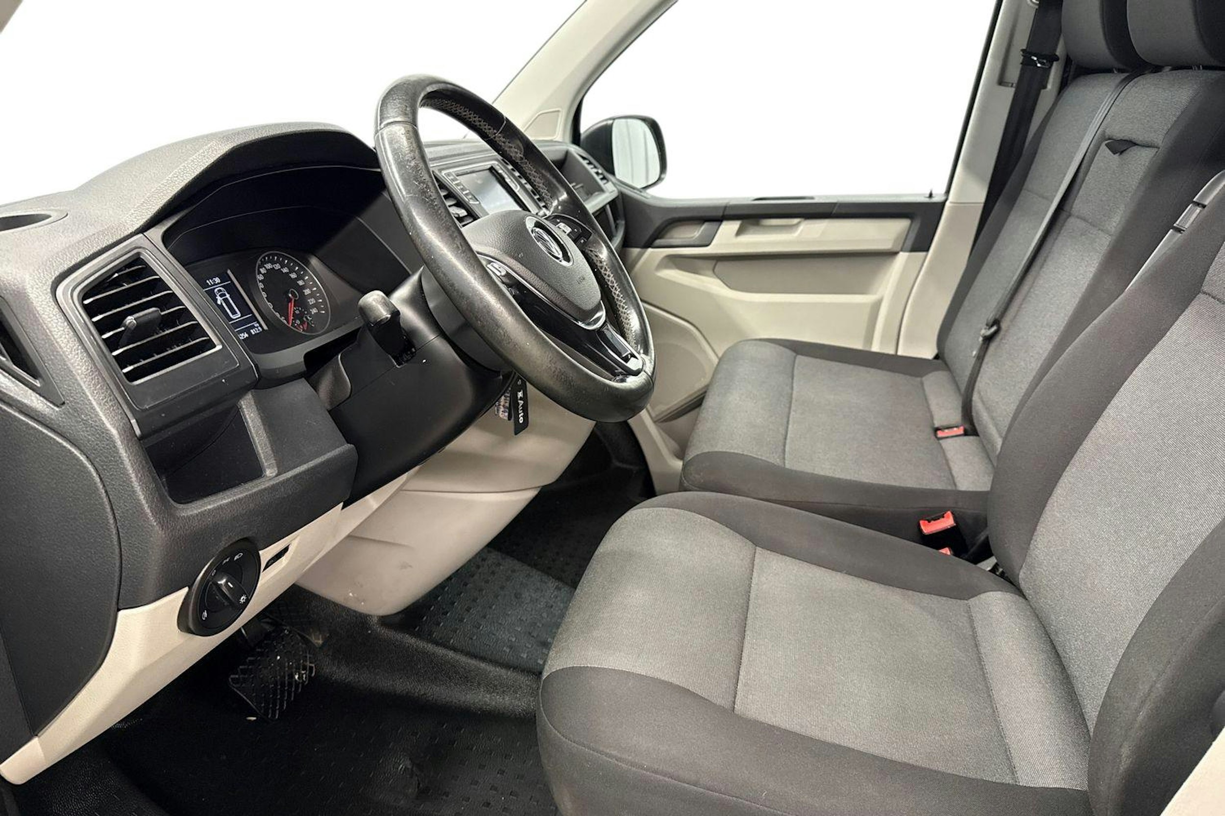 harmaa Volkswagen Transporter 2017 kuva 8.