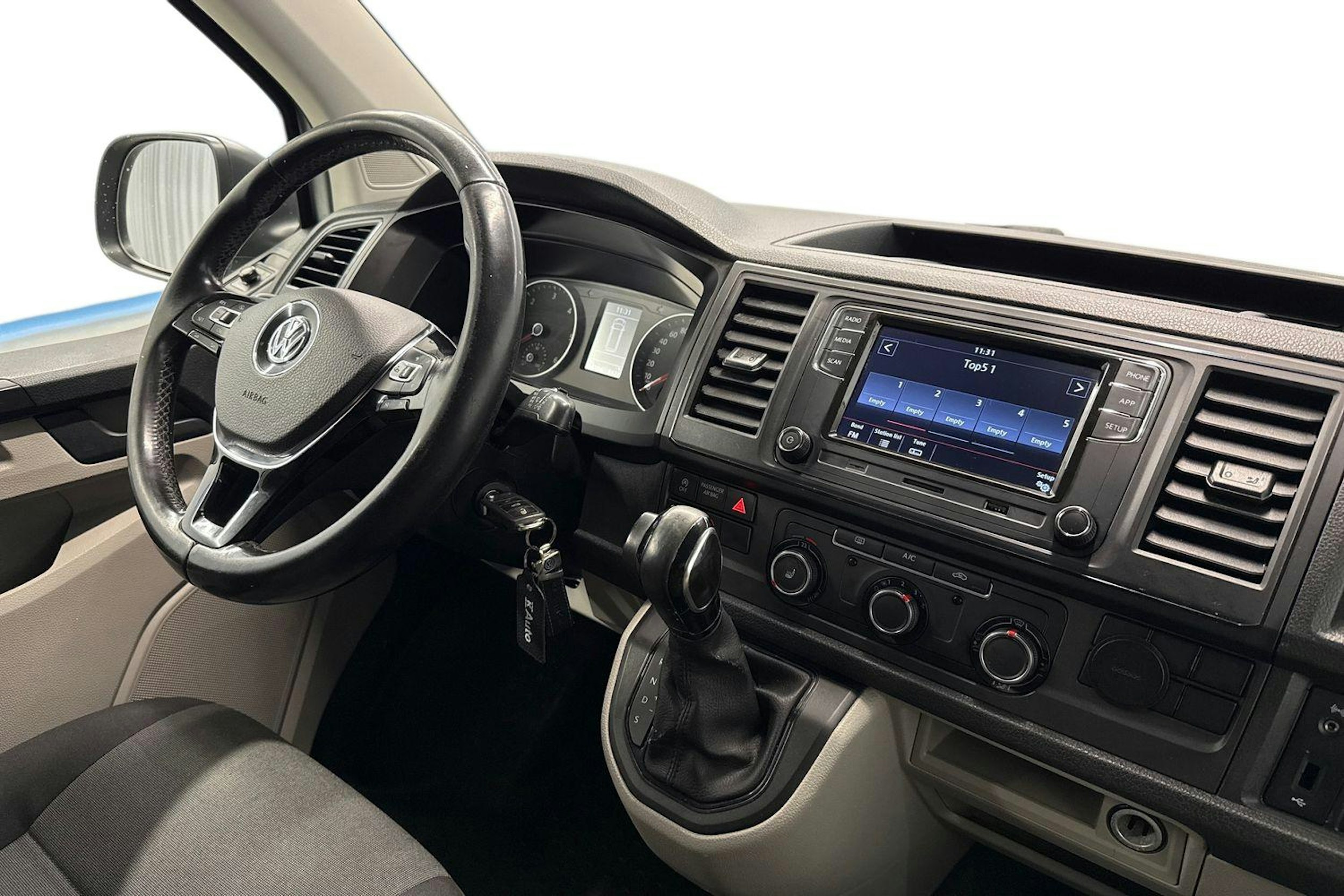 harmaa Volkswagen Transporter 2017 kuva 11.