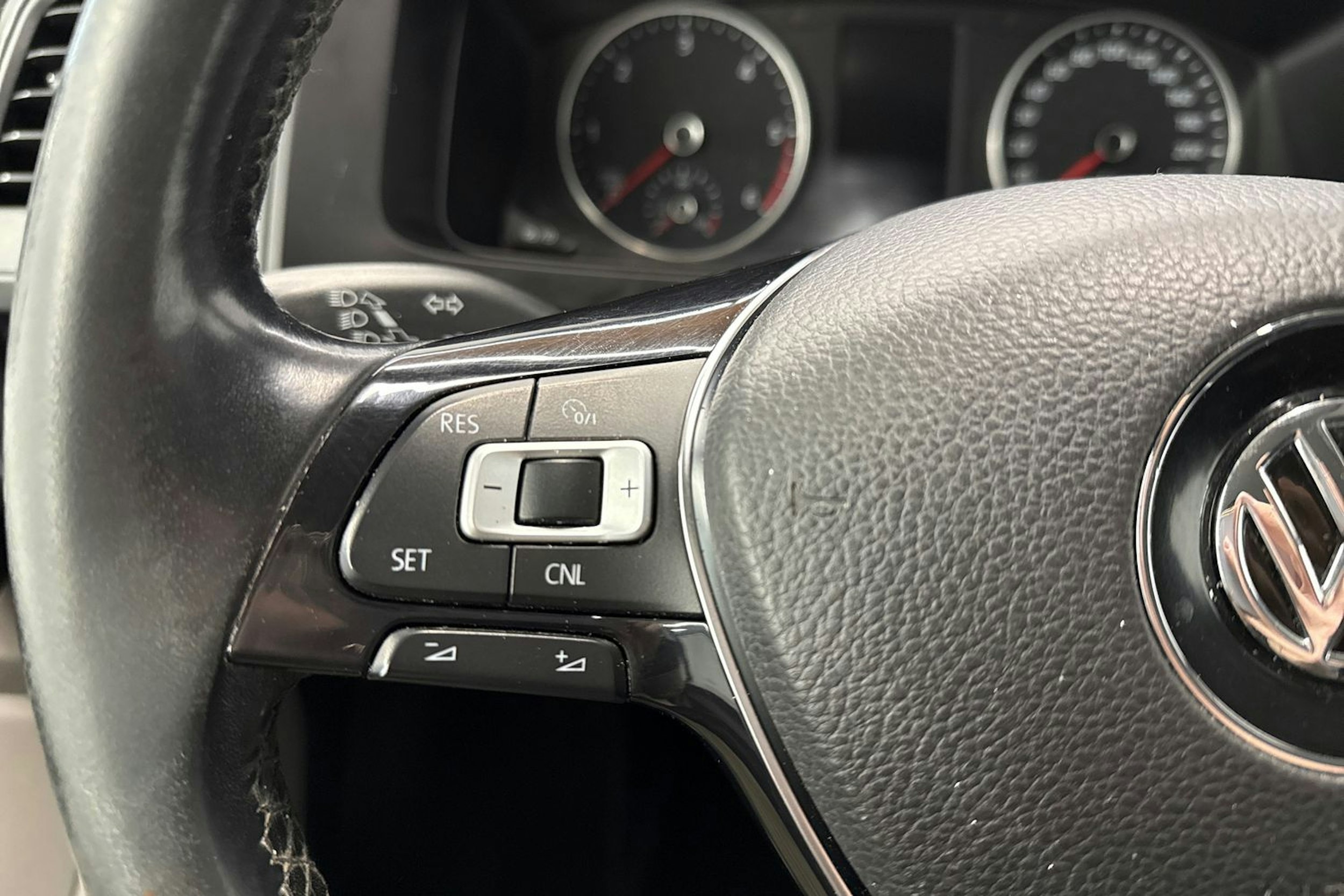 harmaa Volkswagen Transporter 2017 kuva 15.