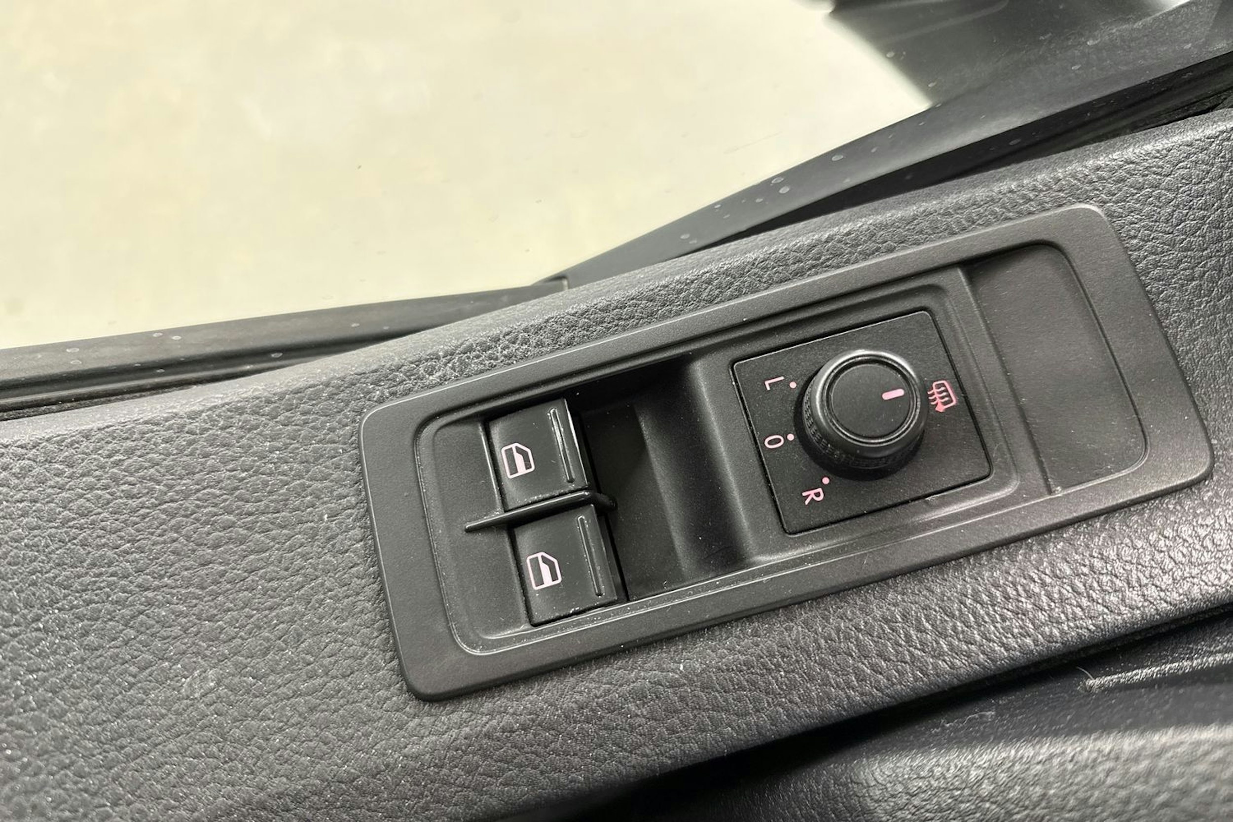 harmaa Volkswagen Transporter 2017 kuva 19.