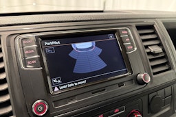 harmaa Volkswagen Transporter 2017 kuva 20.