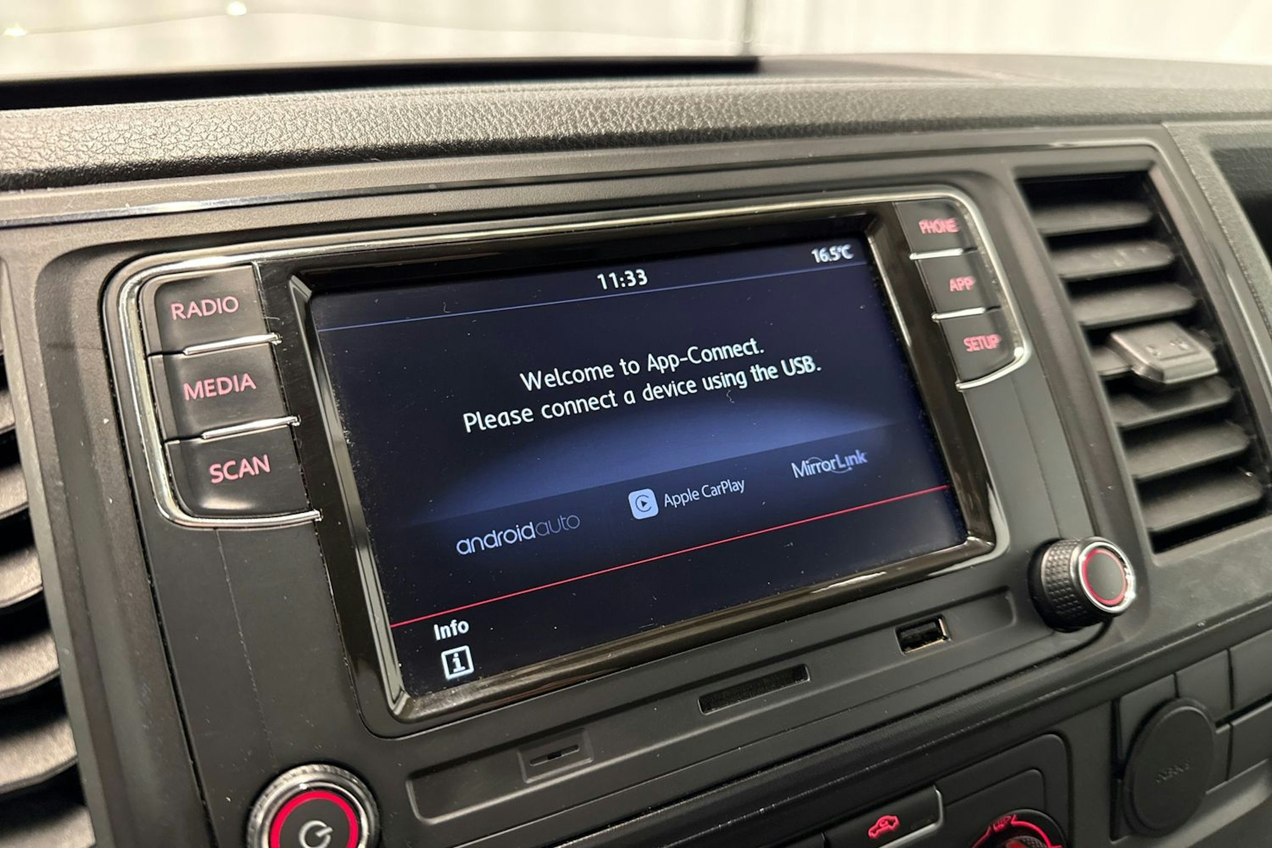 harmaa Volkswagen Transporter 2017 kuva 21.