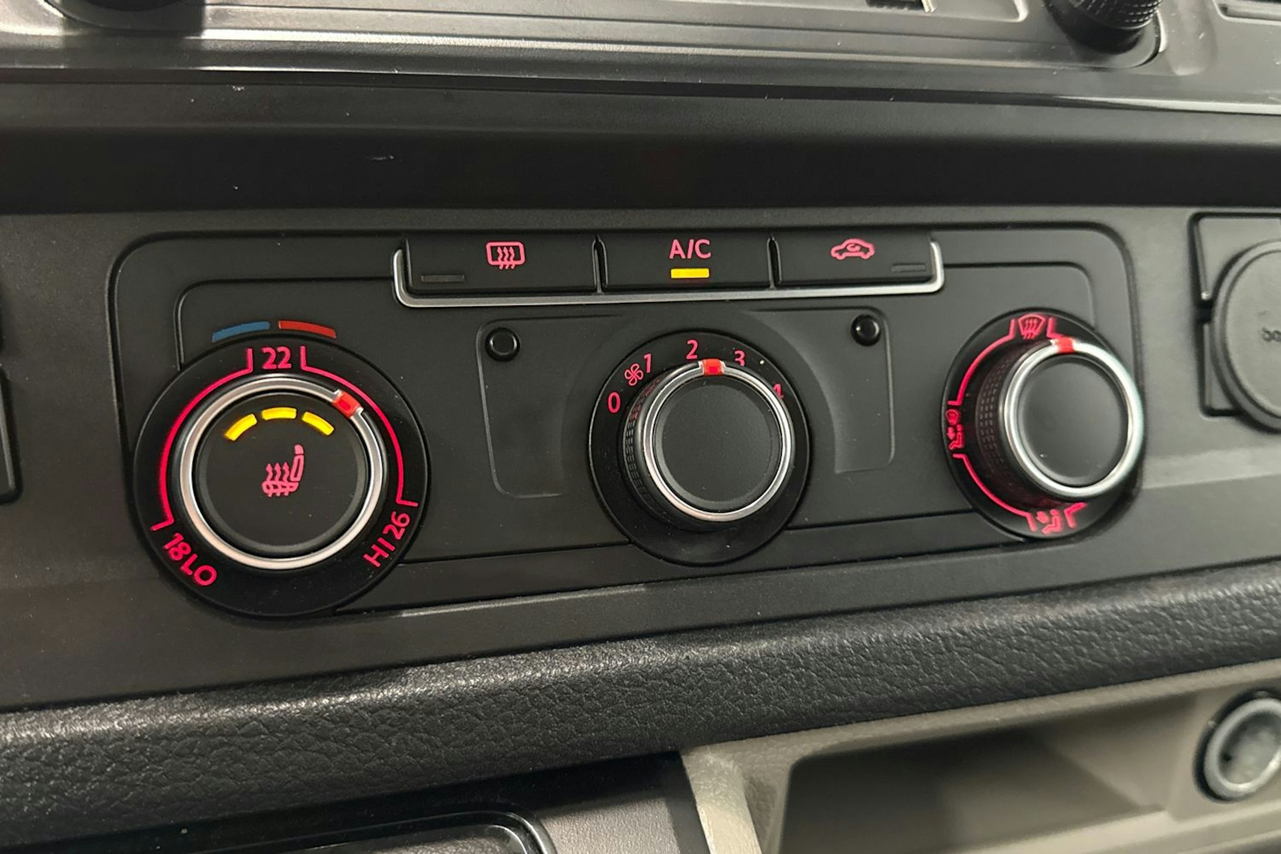 harmaa Volkswagen Transporter 2017 kuva 22.