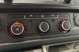 harmaa Volkswagen Transporter 2017 kuva 22.