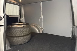 harmaa Volkswagen Transporter 2017 kuva 24.
