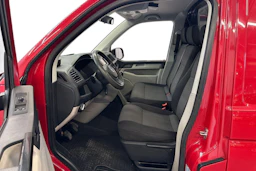 punainen Volkswagen Transporter 2017 kuva 12.