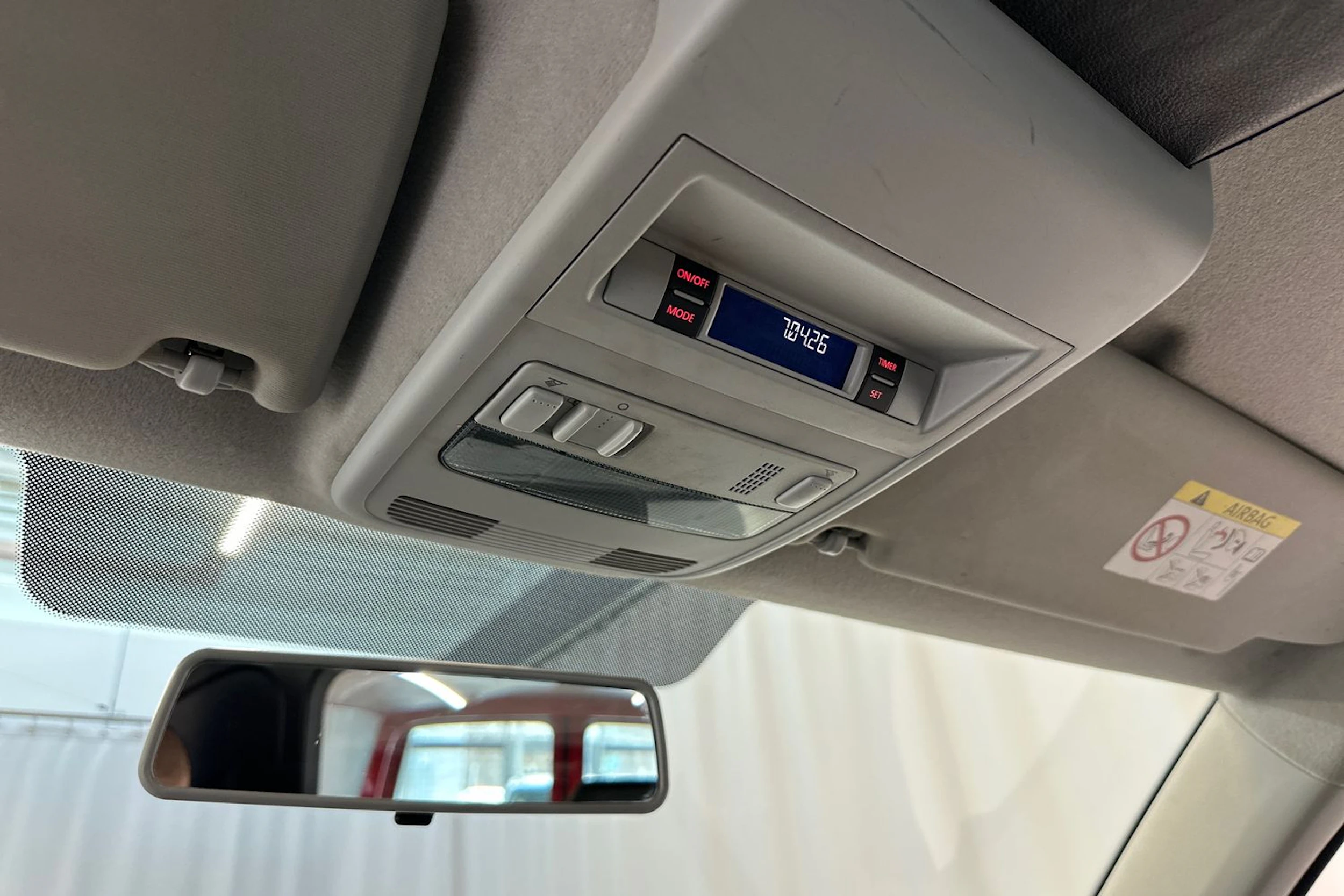 punainen Volkswagen Transporter 2017 kuva 21.