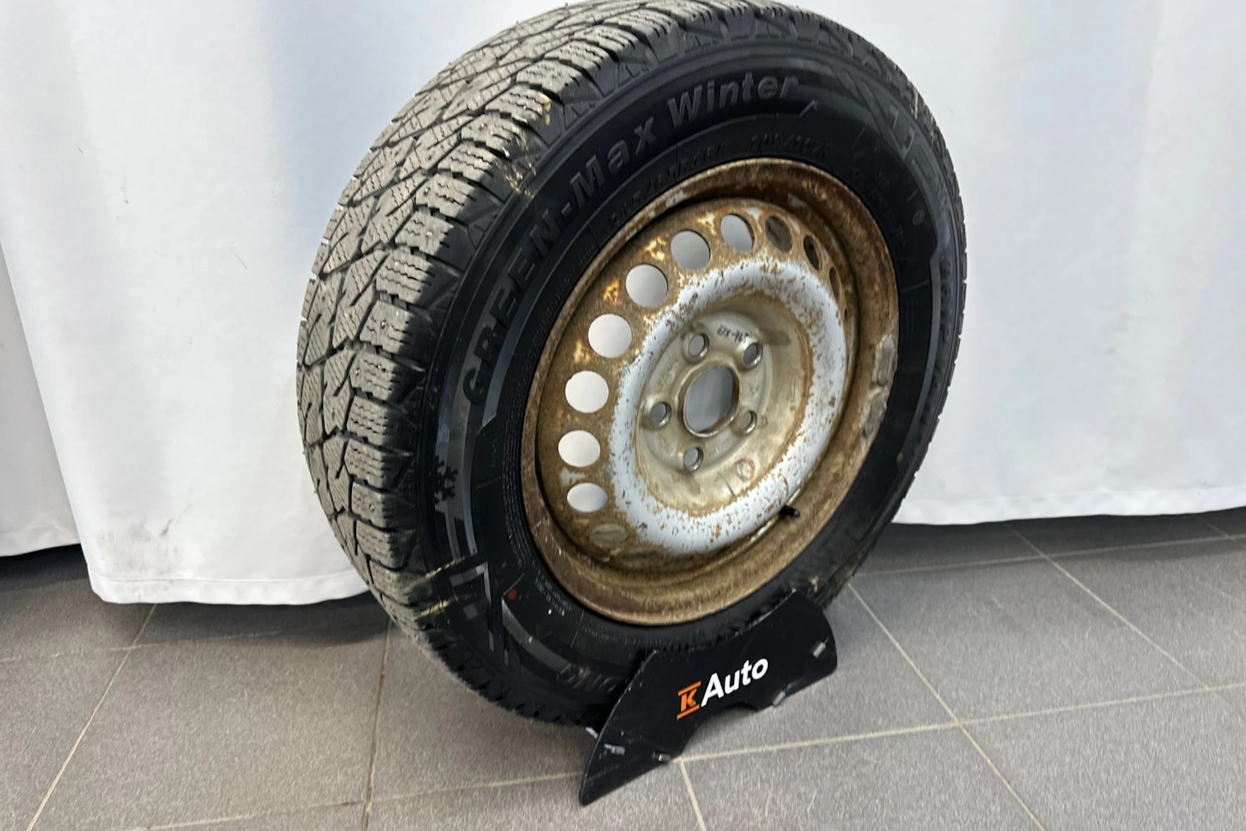 punainen Volkswagen Transporter 2017 kuva 24.