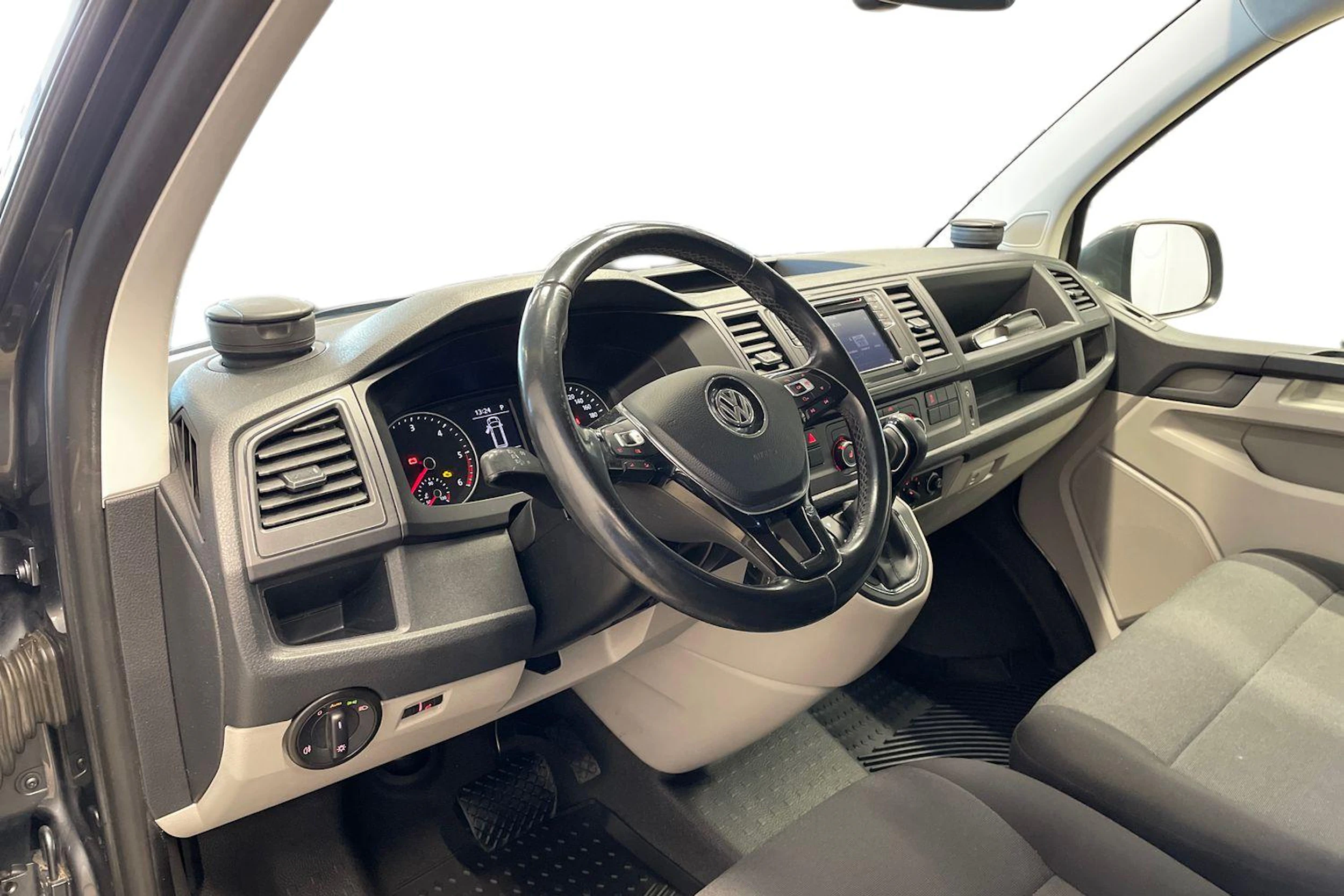 Harmaa Volkswagen TRANSPORTER 2018 kuva 8.