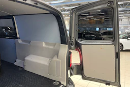 Harmaa Volkswagen TRANSPORTER 2018 kuva 21.