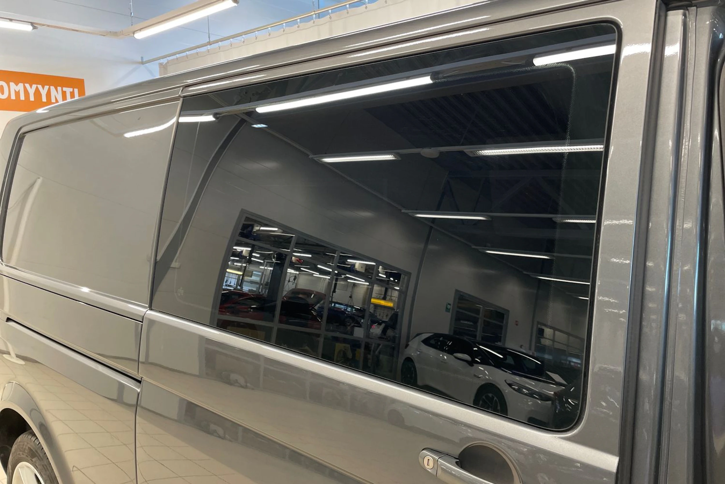 Harmaa Volkswagen TRANSPORTER 2018 kuva 29.