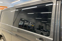 Harmaa Volkswagen TRANSPORTER 2018 kuva 29.