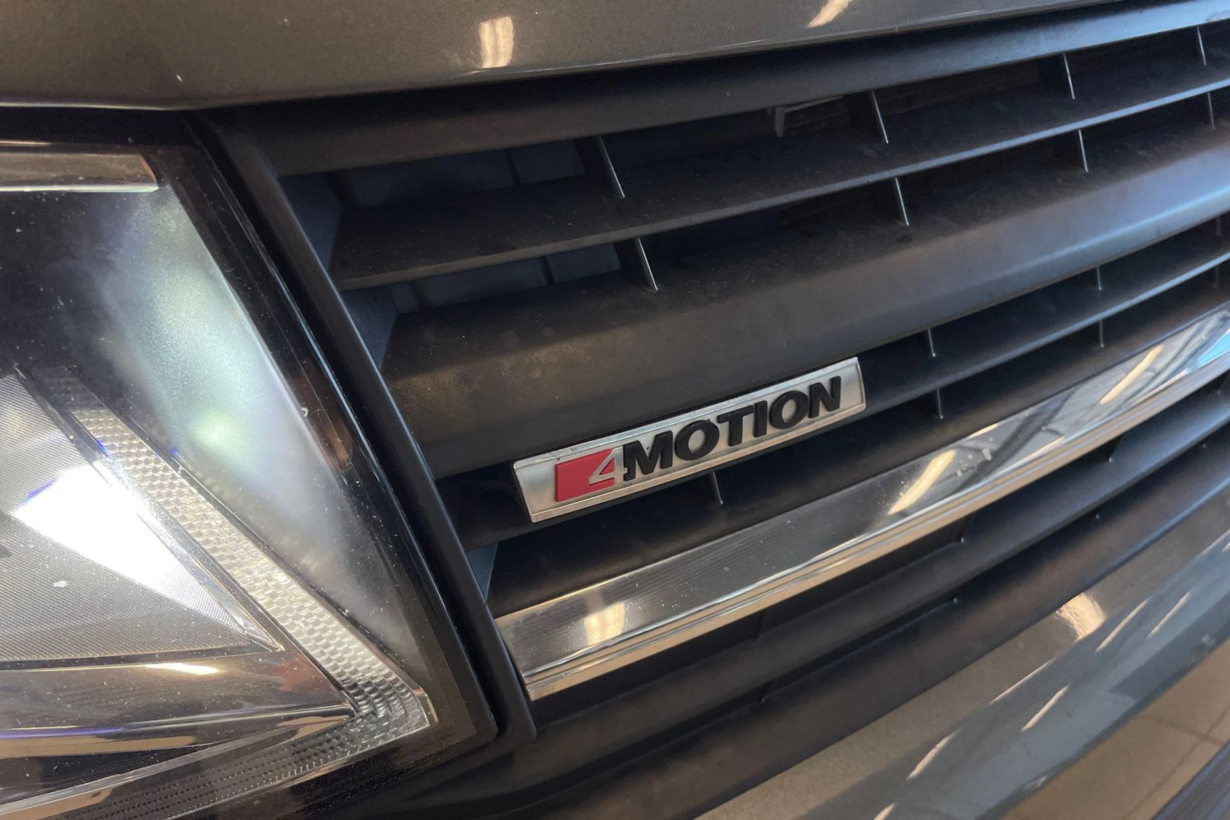 Harmaa Volkswagen TRANSPORTER 2018 kuva 30.