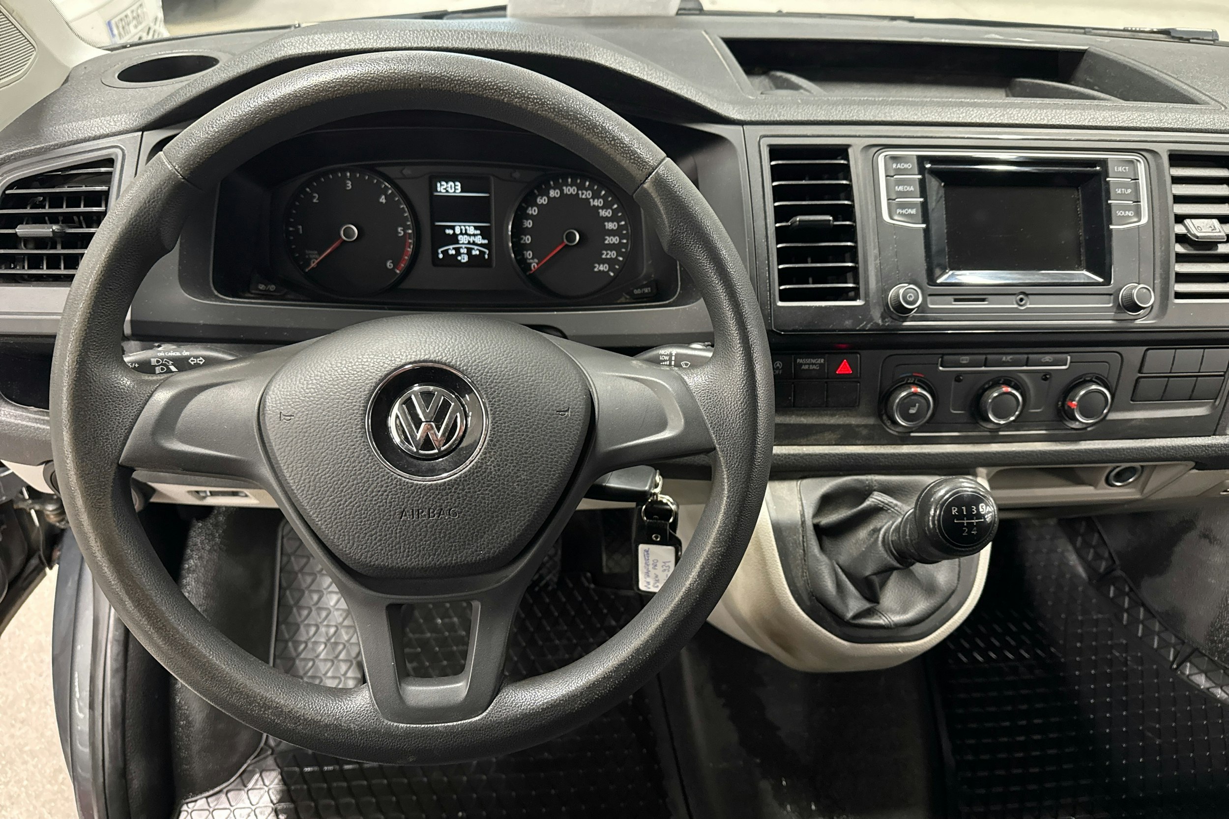 harmaa Volkswagen Transporter 2017 kuva 7.