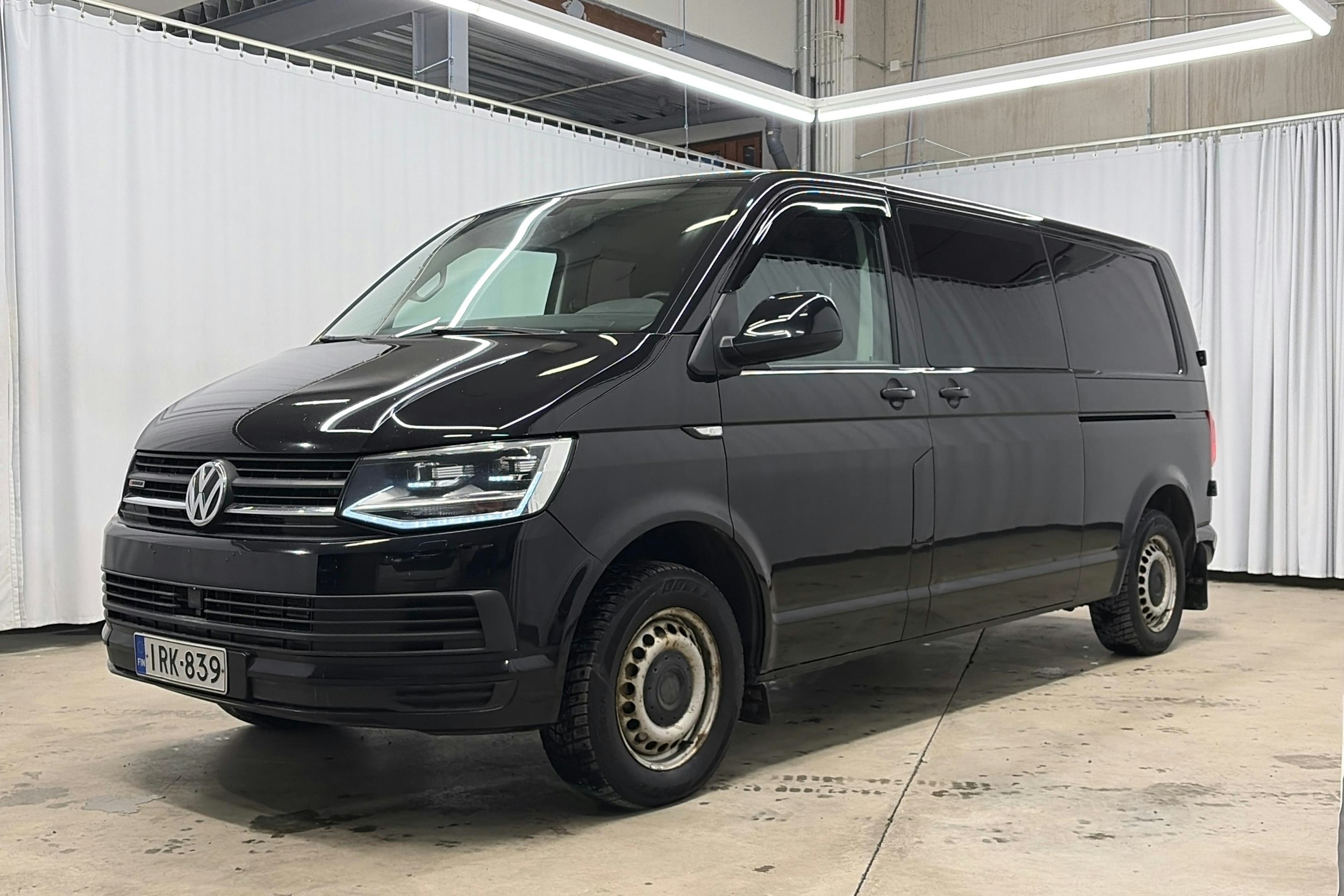 met. musta Volkswagen Transporter 2017 kuva 9.