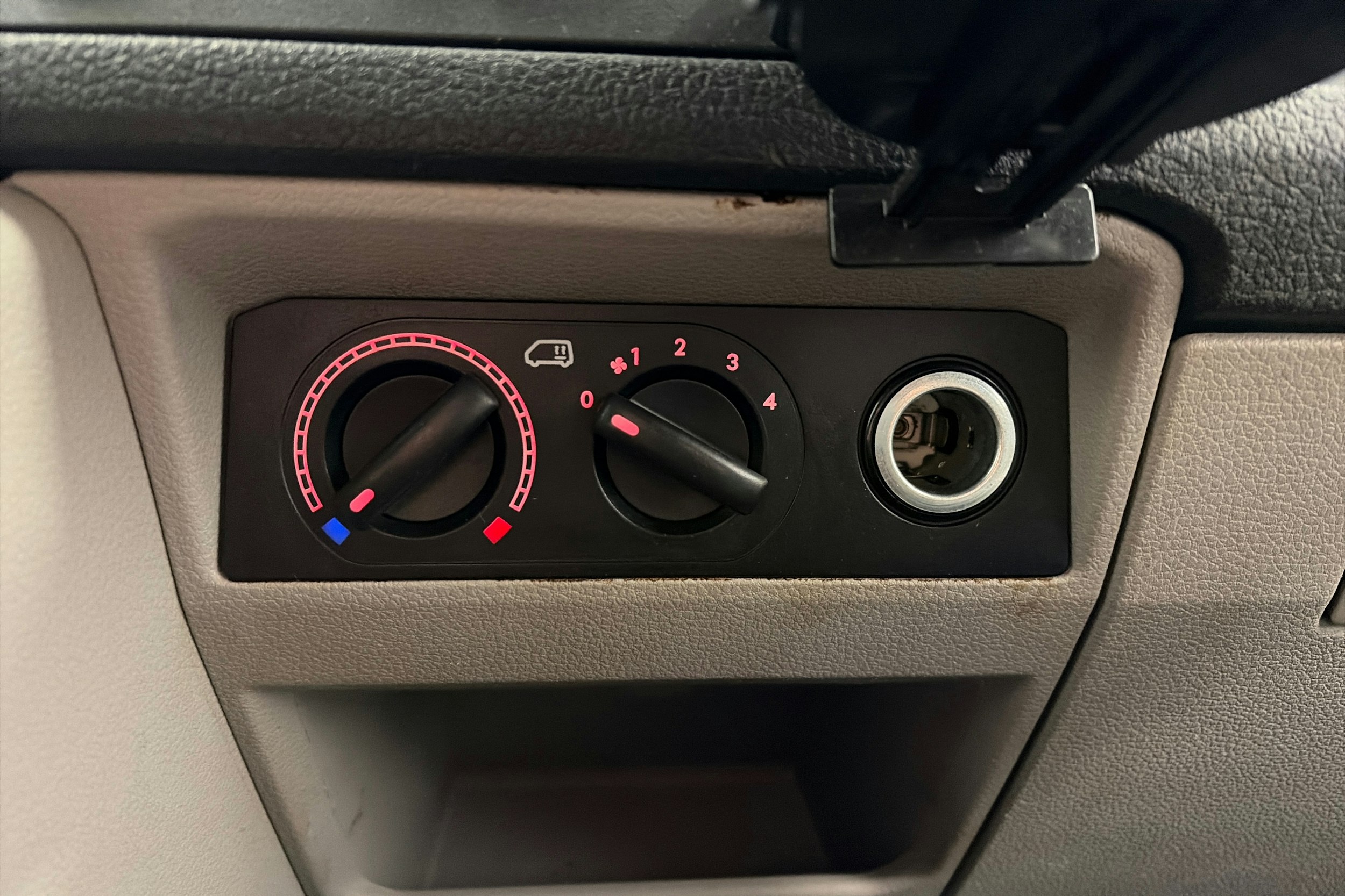 met. musta Volkswagen Transporter 2017 kuva 20.