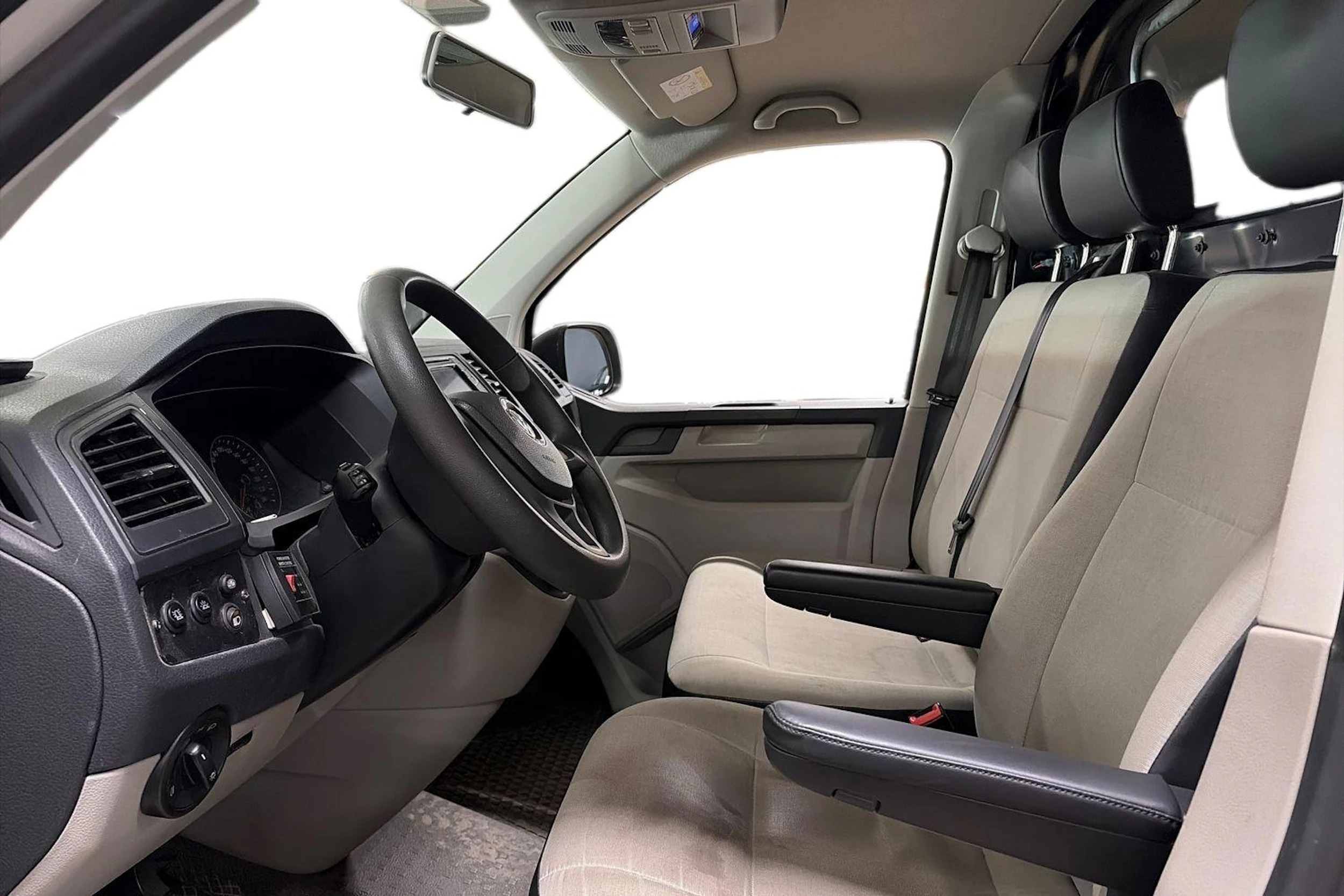 valkoinen Volkswagen Transporter 2017 kuva 3.