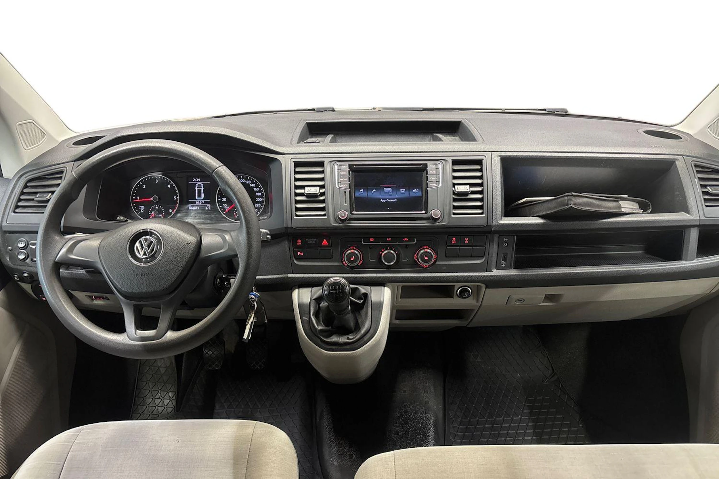 valkoinen Volkswagen Transporter 2017 kuva 7.