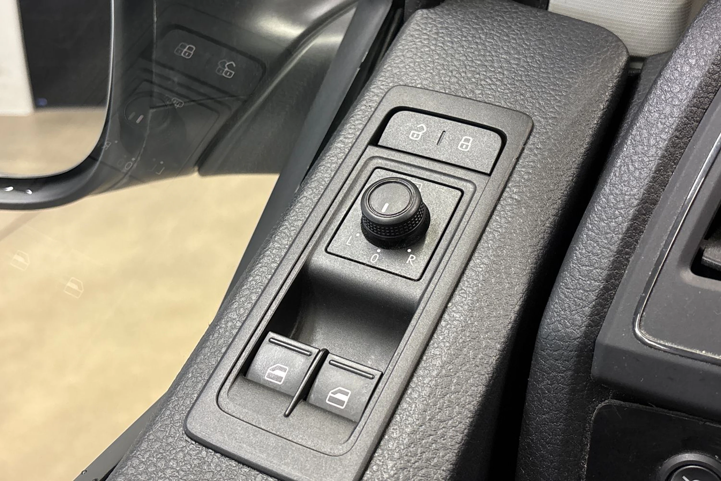 valkoinen Volkswagen Transporter 2017 kuva 11.