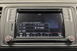 valkoinen Volkswagen Transporter 2017 kuva 18.