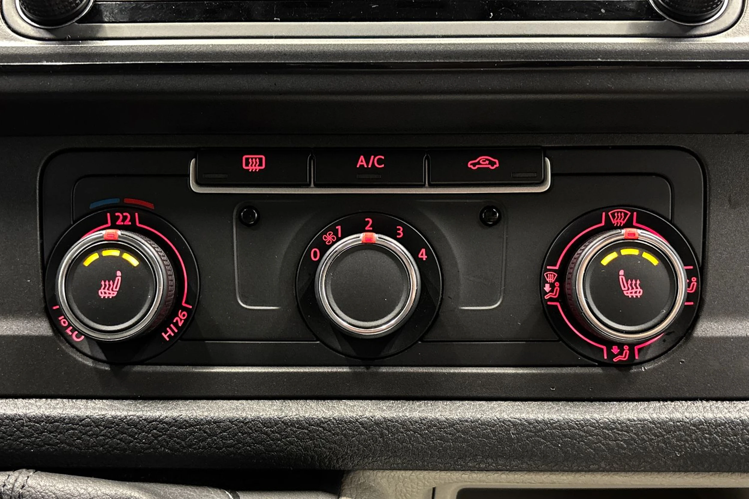 valkoinen Volkswagen Transporter 2017 kuva 21.