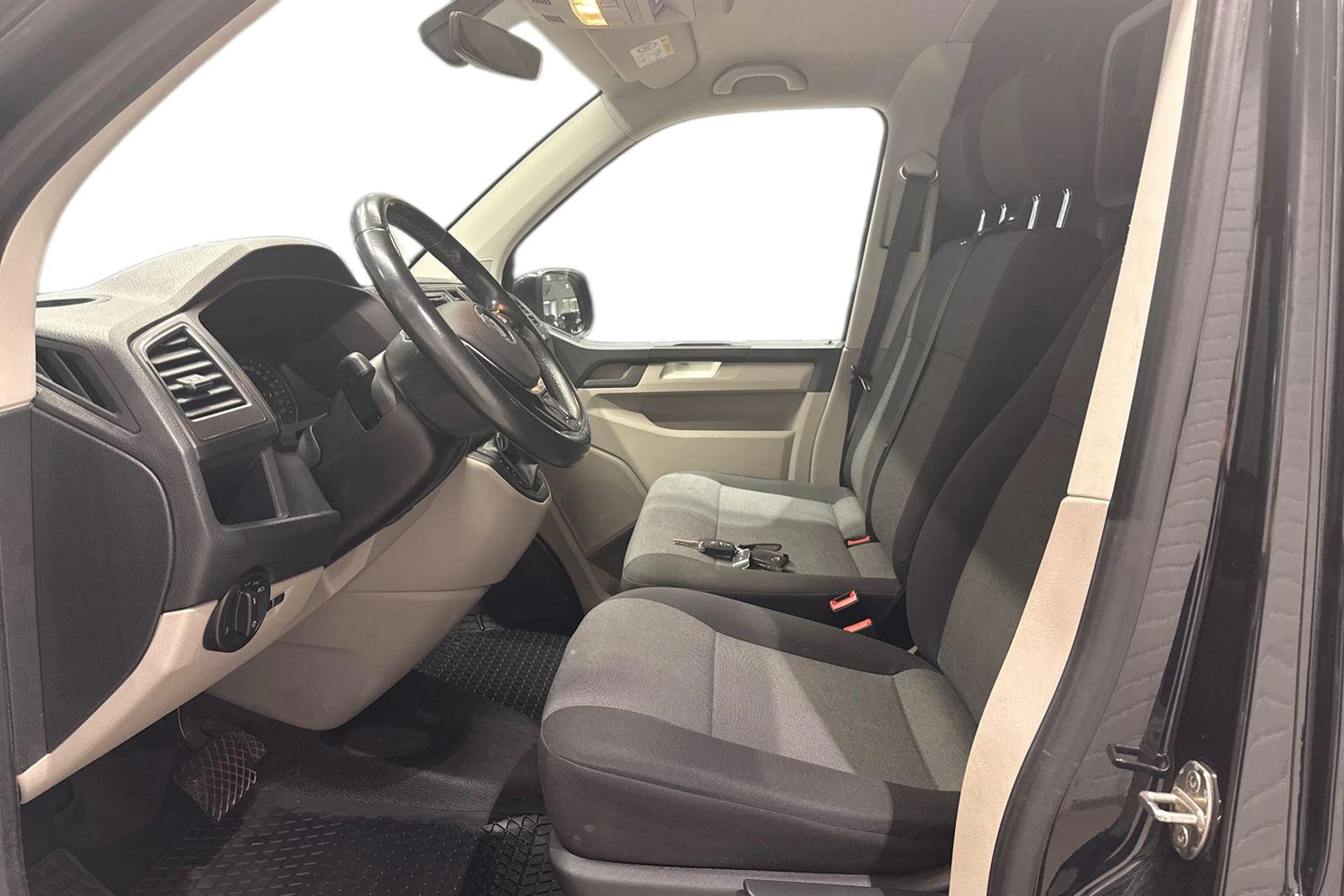 musta Volkswagen Transporter 2017 kuva 9.
