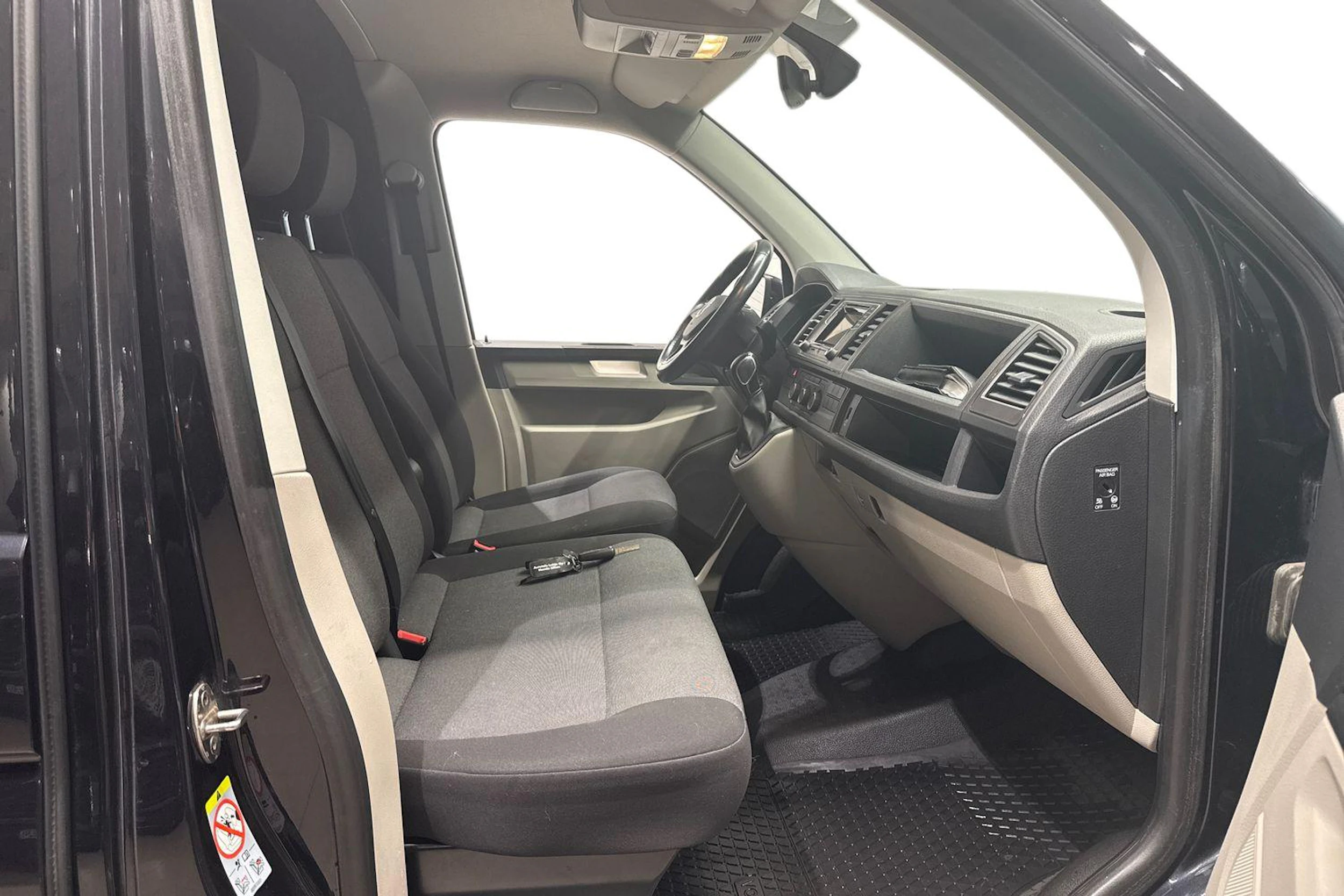 musta Volkswagen Transporter 2017 kuva 11.