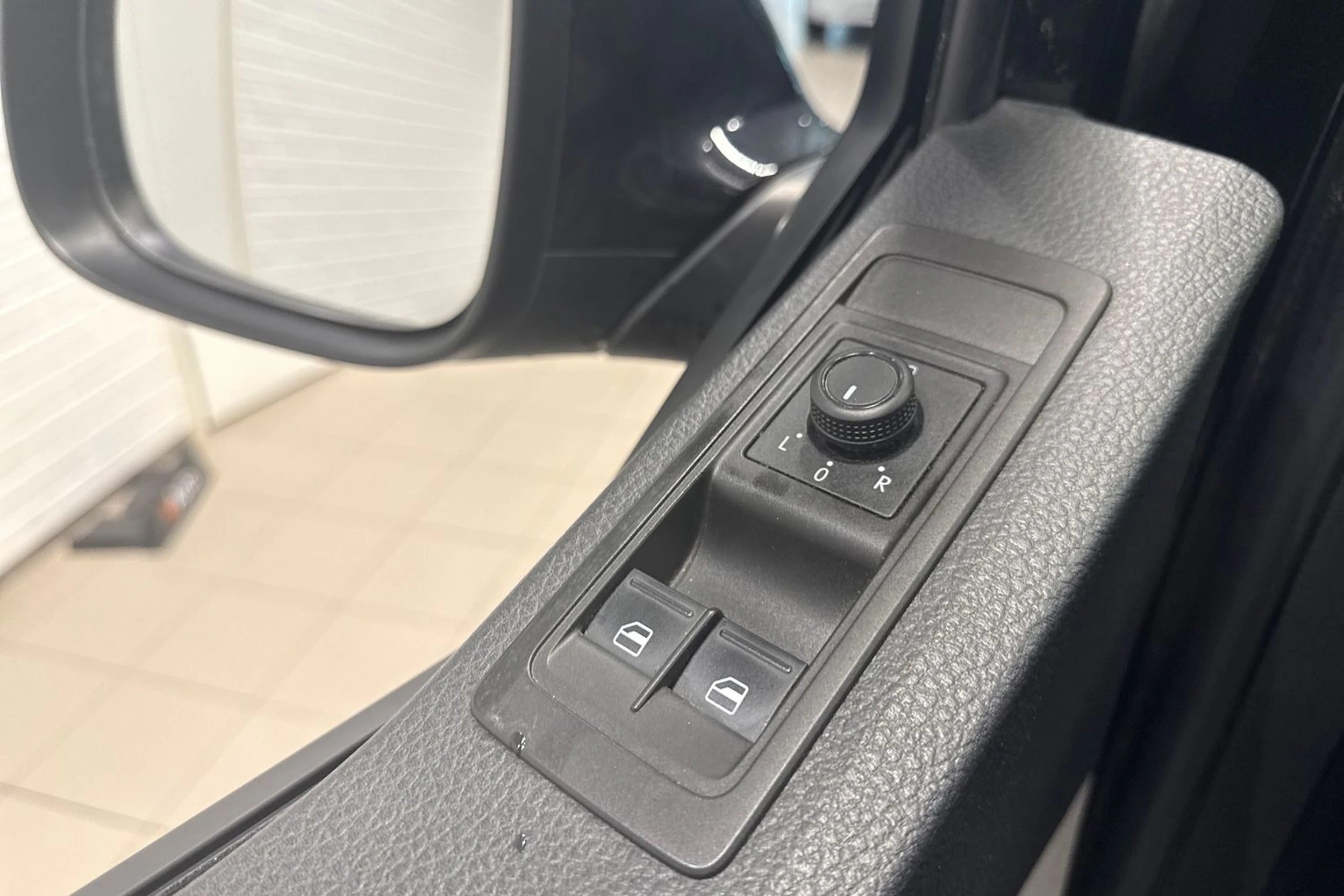 musta Volkswagen Transporter 2017 kuva 24.