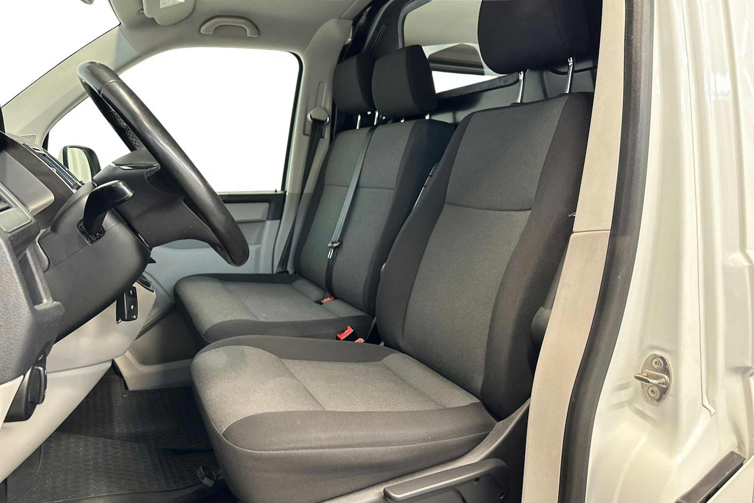 Valkoinen Volkswagen TRANSPORTER 2017 kuva 10.