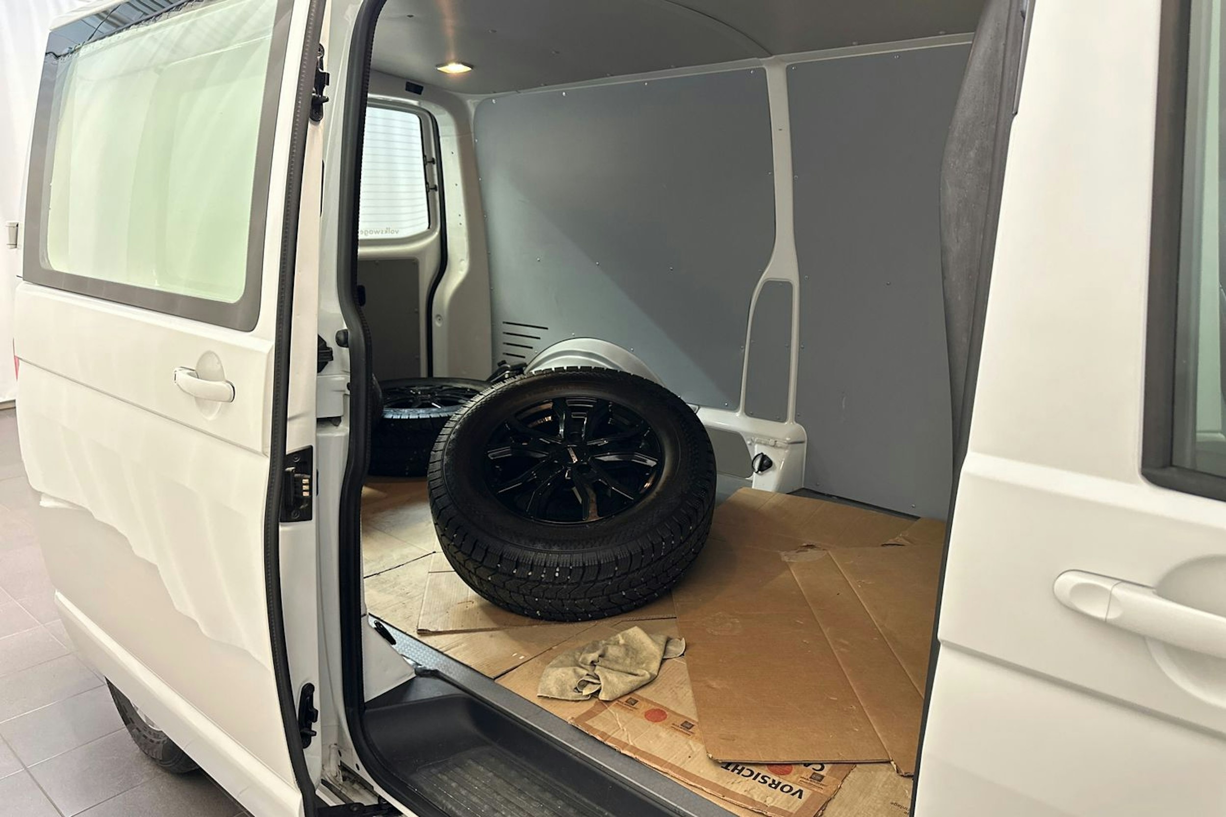 Valkoinen Volkswagen TRANSPORTER 2017 kuva 14.