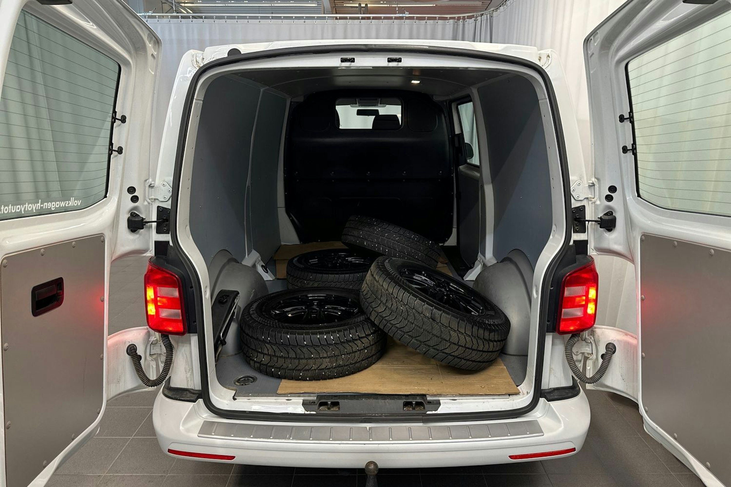 Valkoinen Volkswagen TRANSPORTER 2017 kuva 15.
